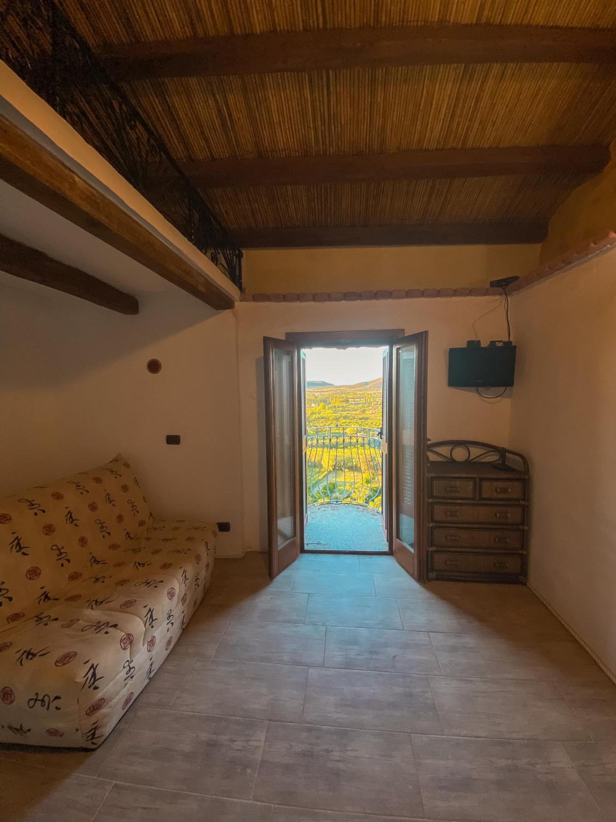 One-Bedroom House photo 1