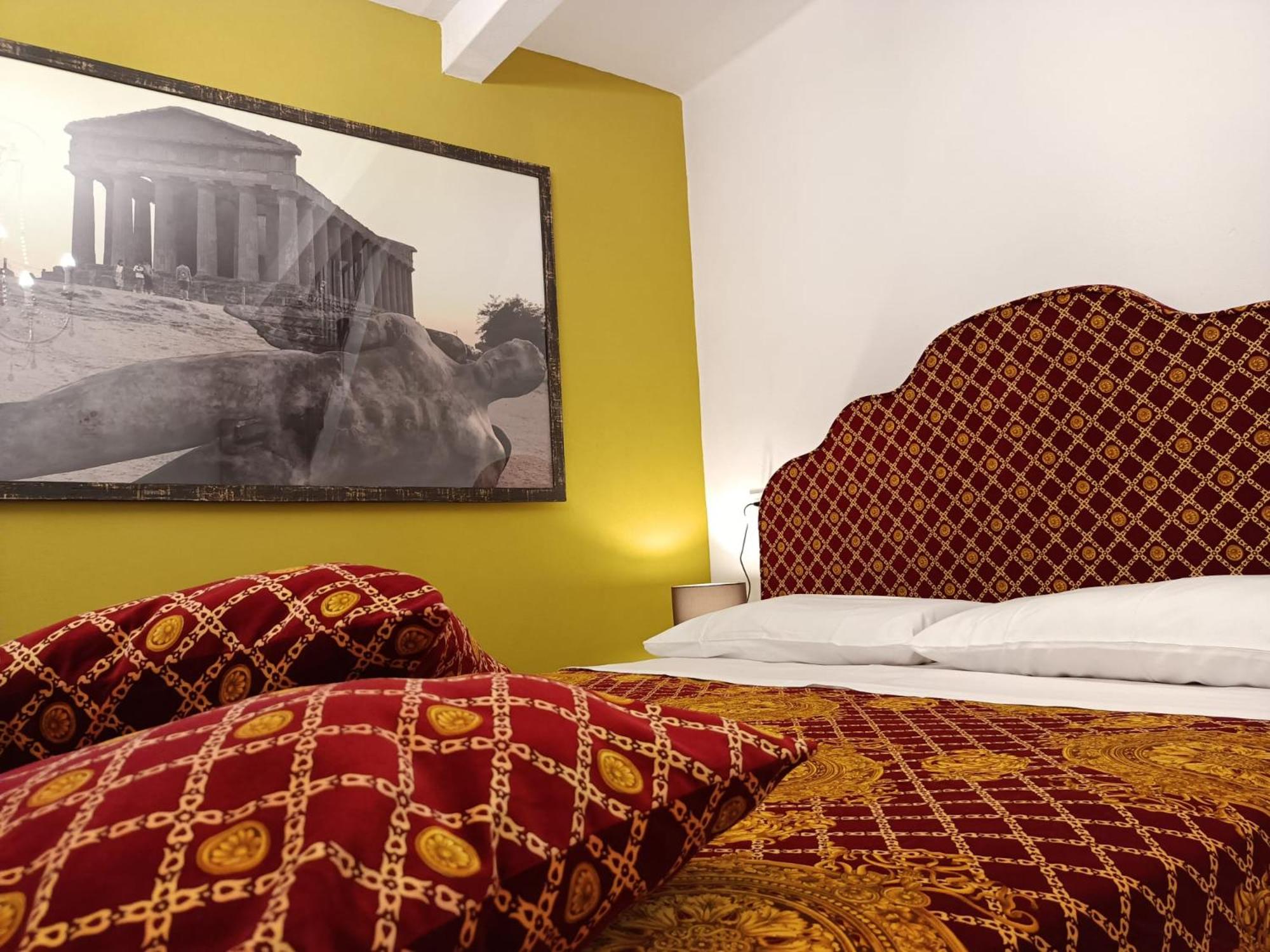 Two-Bedroom House - Photo 27