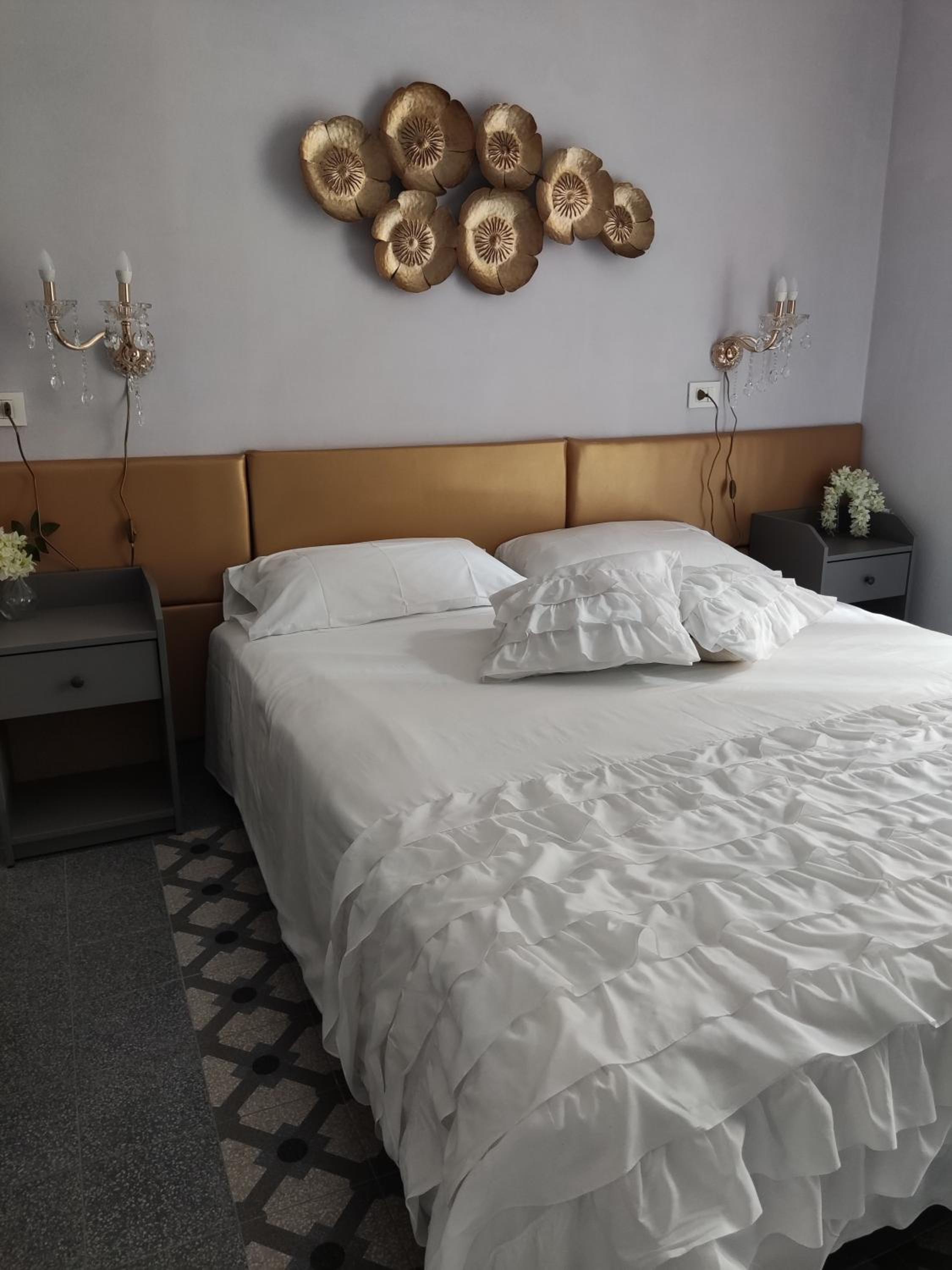 Two-Bedroom House - Photo 21