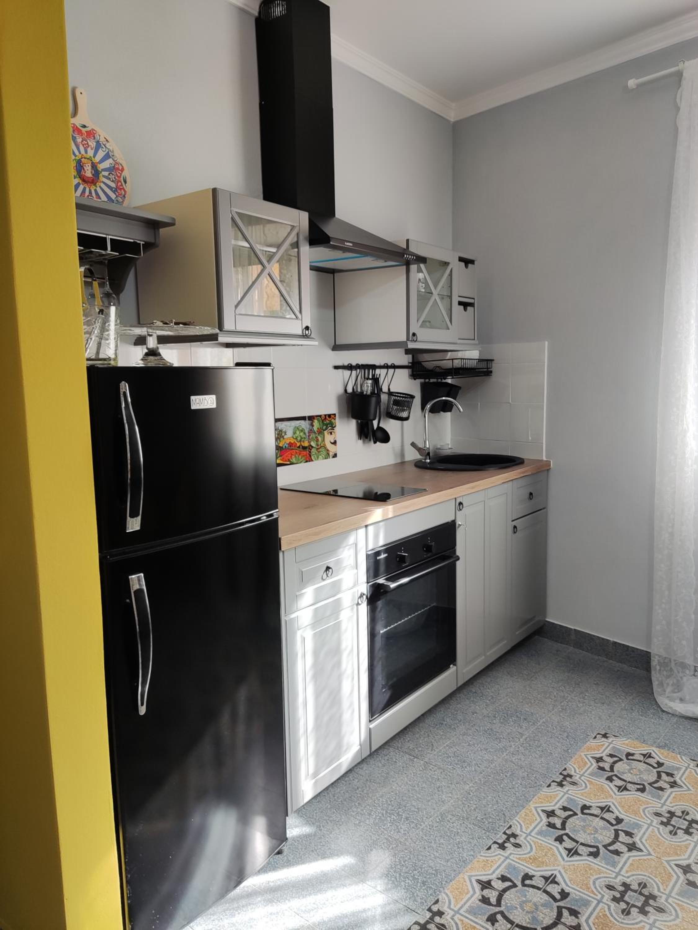 Two-Bedroom House - Photo 2