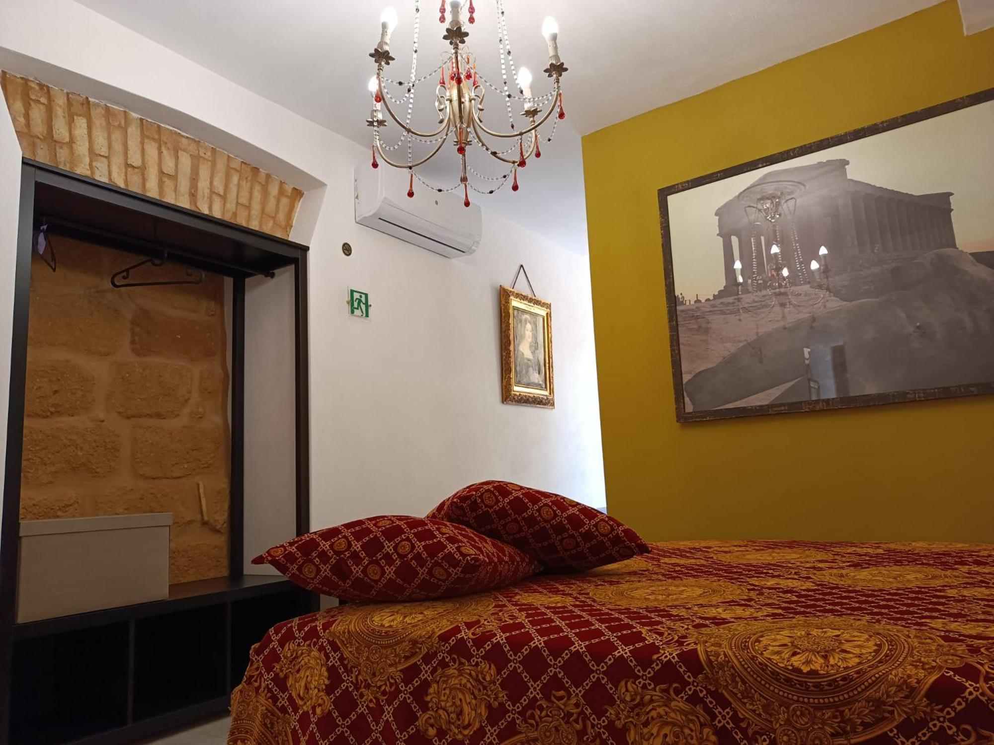 Two-Bedroom House - Photo 4