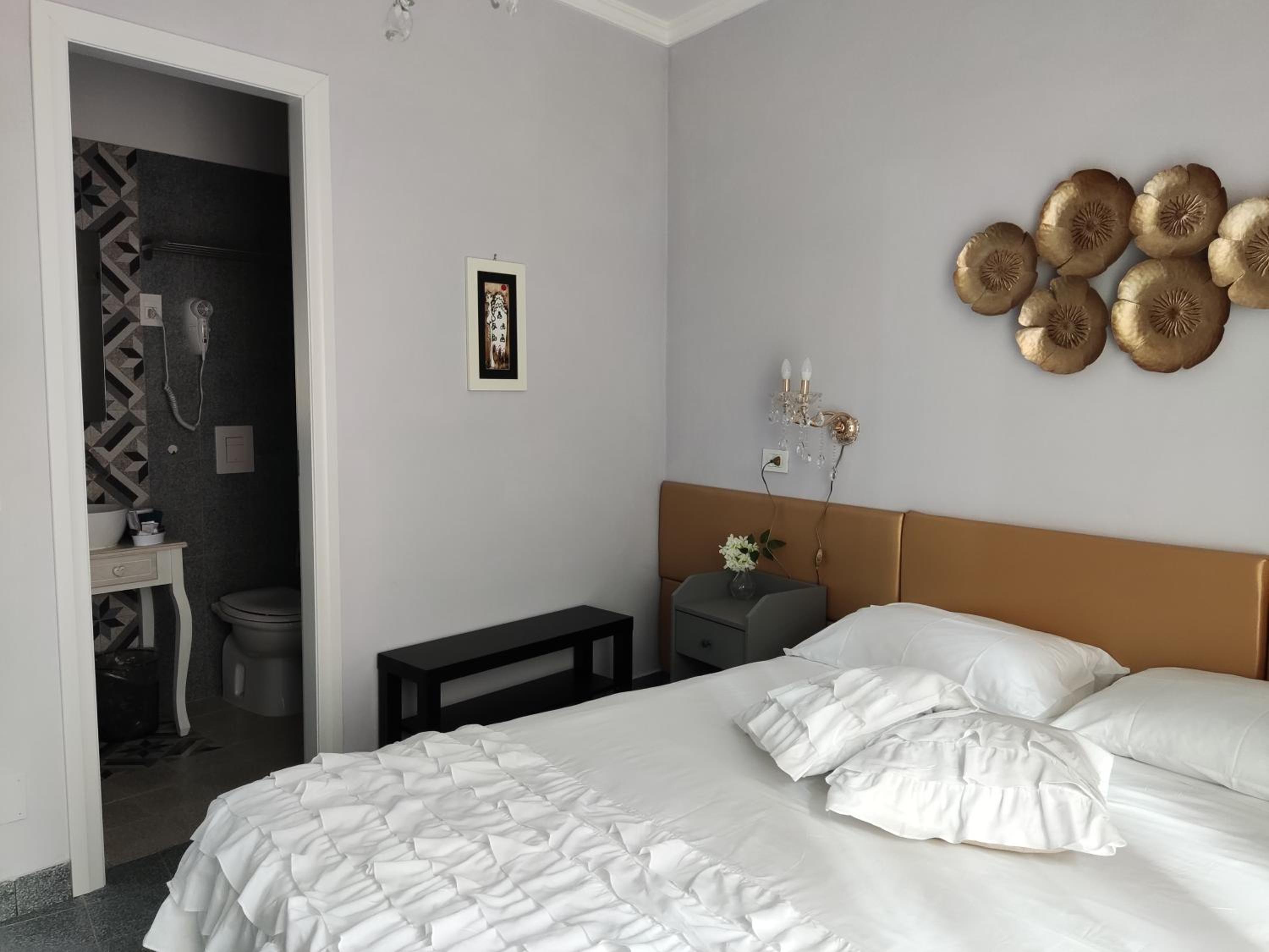 Two-Bedroom House - Photo 5
