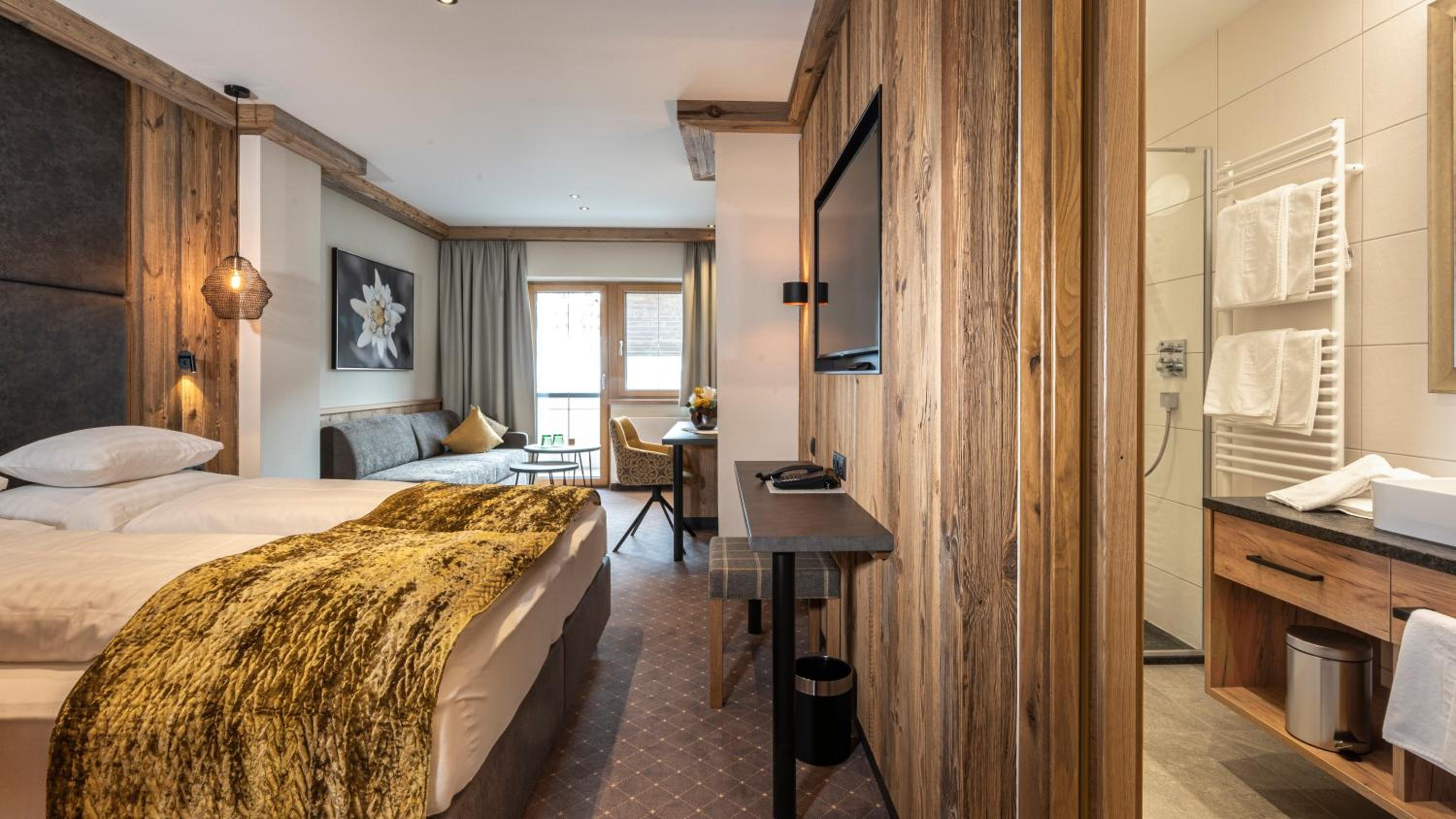 Deluxe Family Suite photo 1