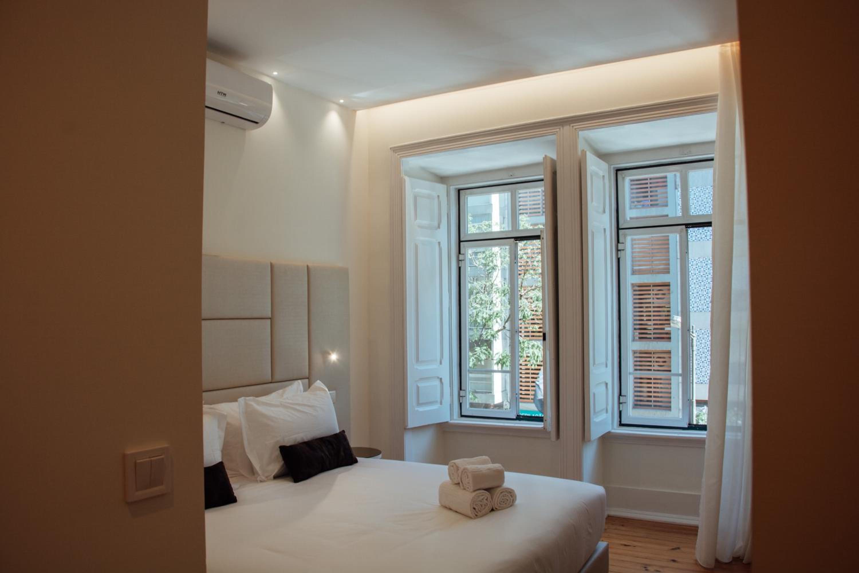 Premium King Room - Photo 6