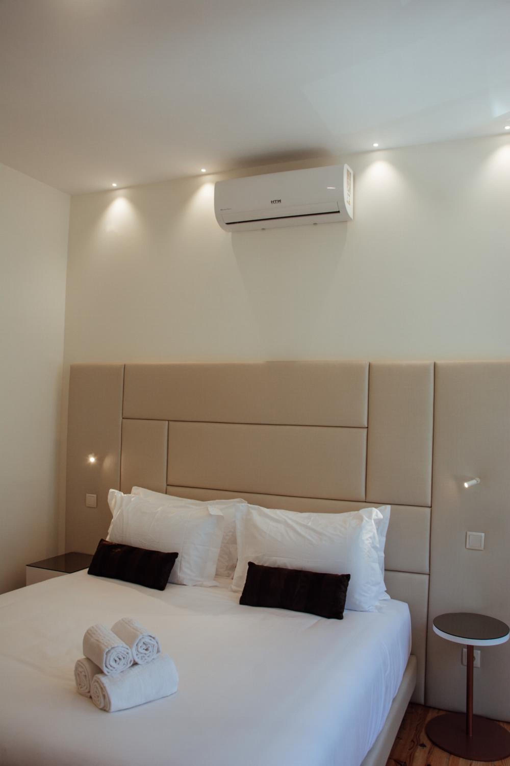 Premium King Room - Photo 2