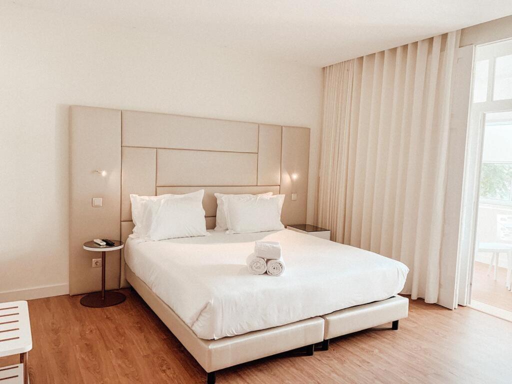 Premium King Room - Photo 8