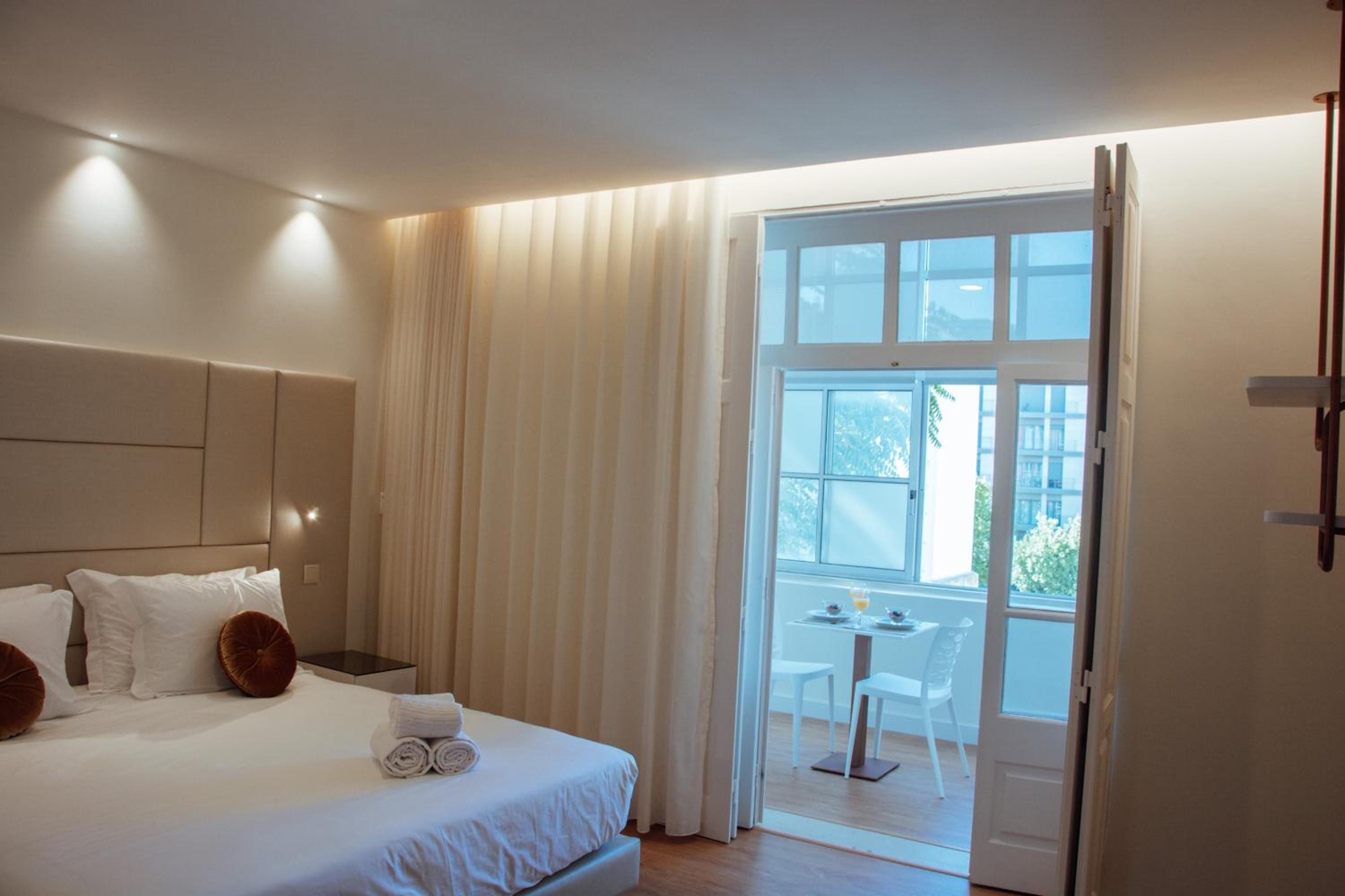 Premium King Room - Photo 16