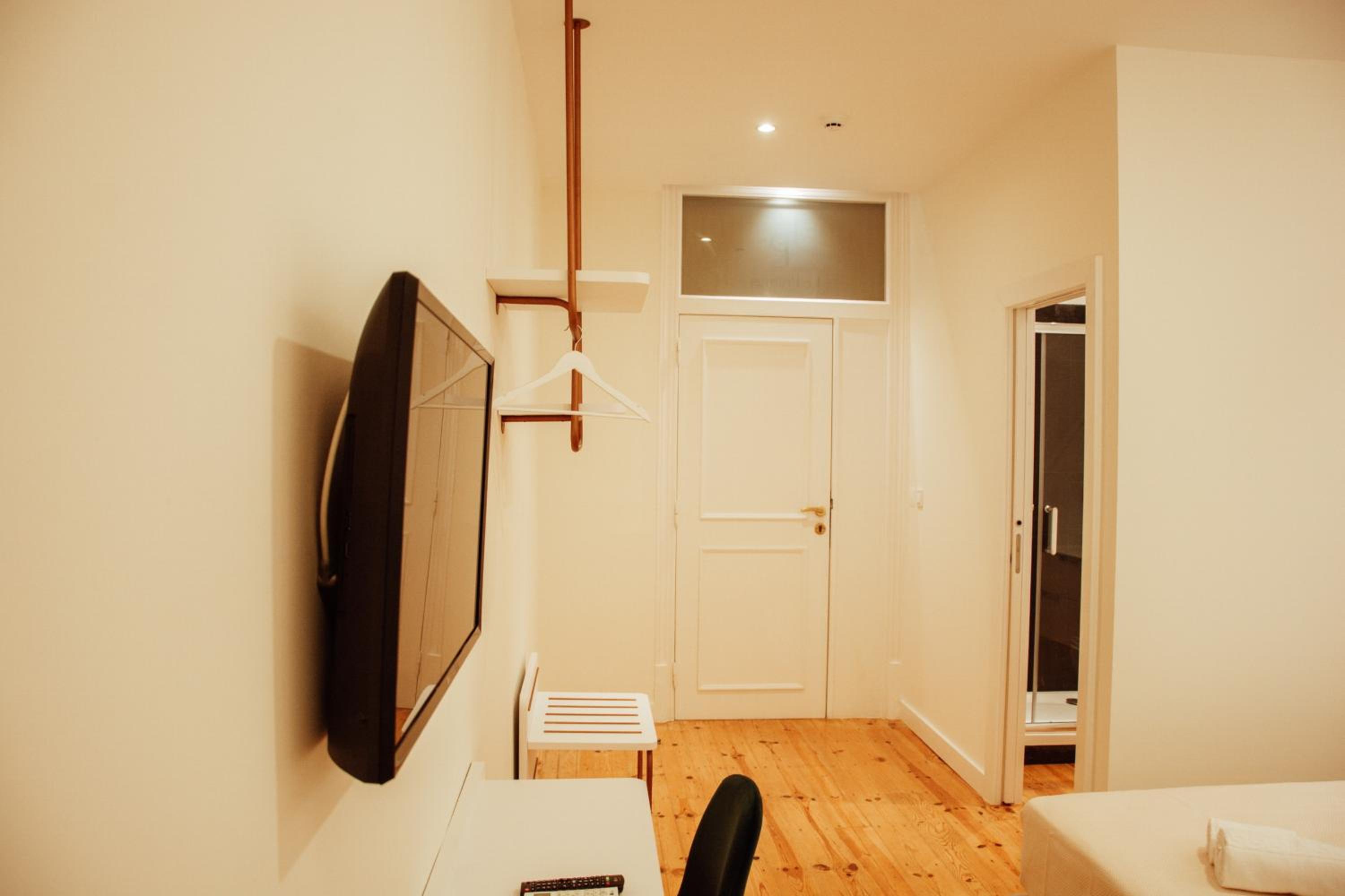 Classic Comfort King Room - Photo 2