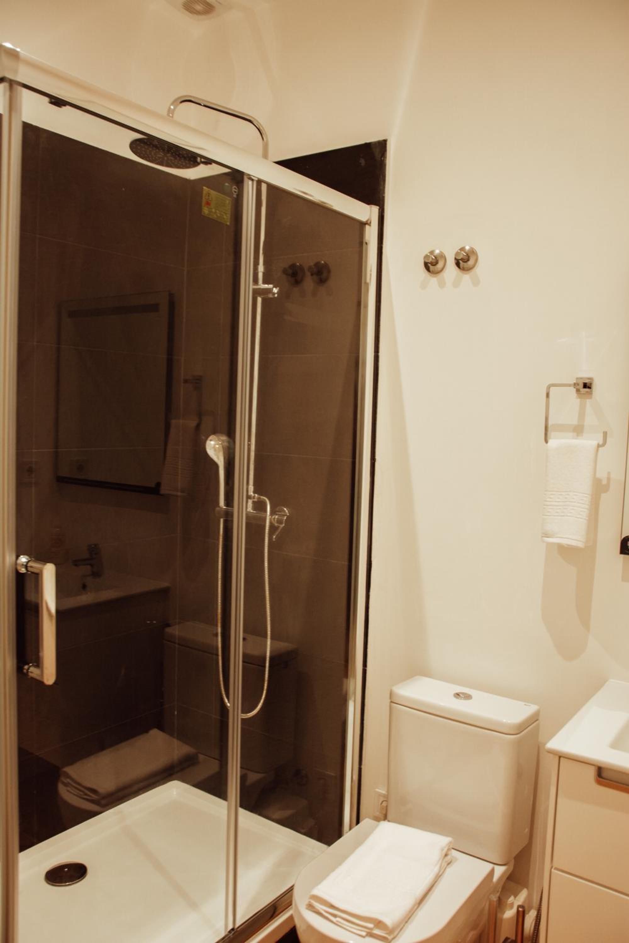 Classic Comfort King Room - Photo 18