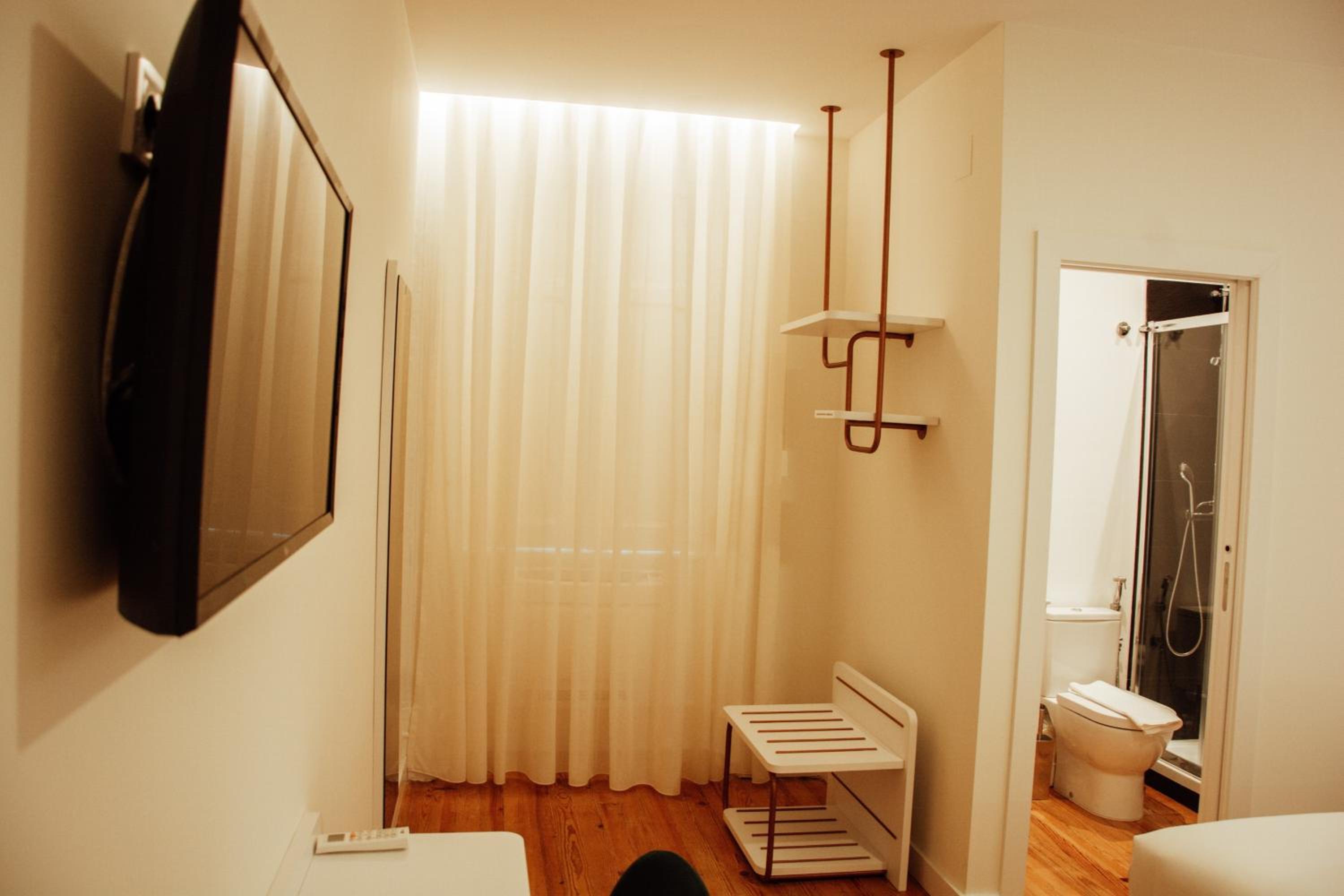Classic Comfort King Room - Photo 20
