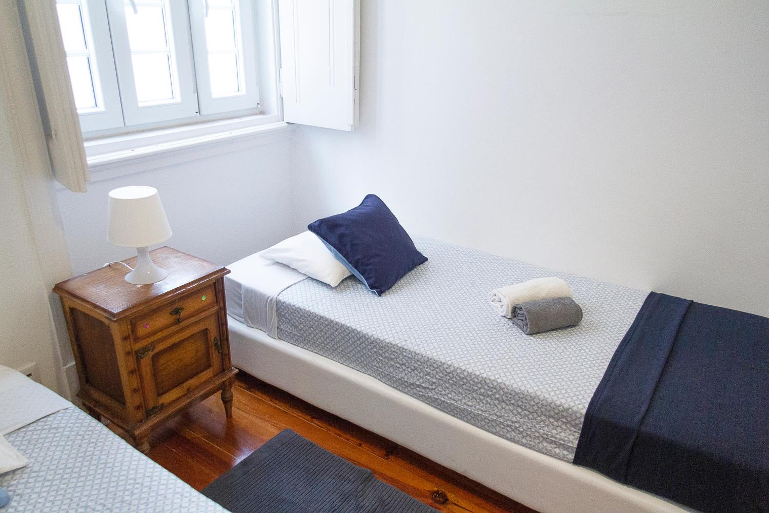 Standard Twin Room with Shared Bathroom photo 2