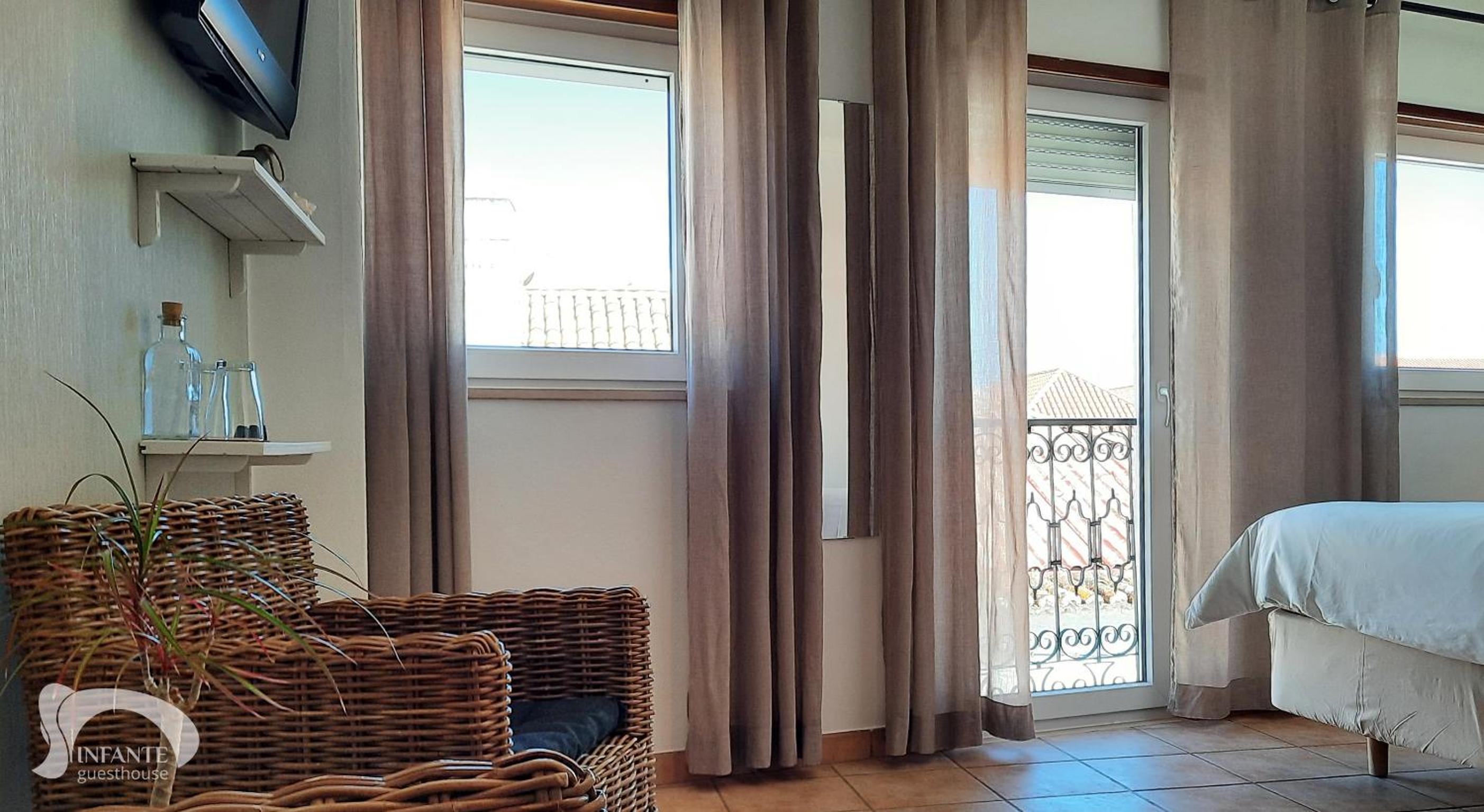 Double Room With Side Sea View And Private Bathroom photo 2