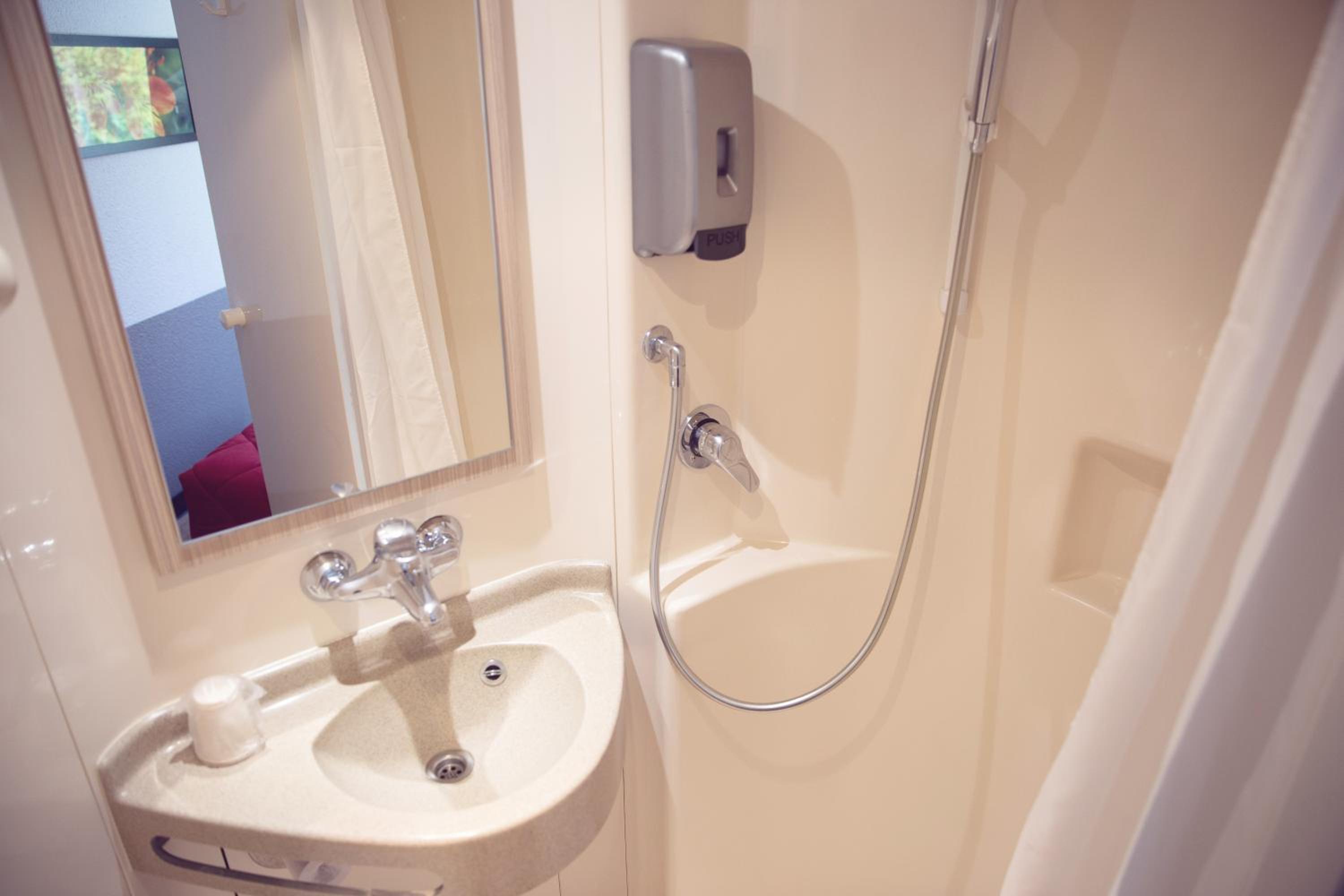 Double Room - Photo 10