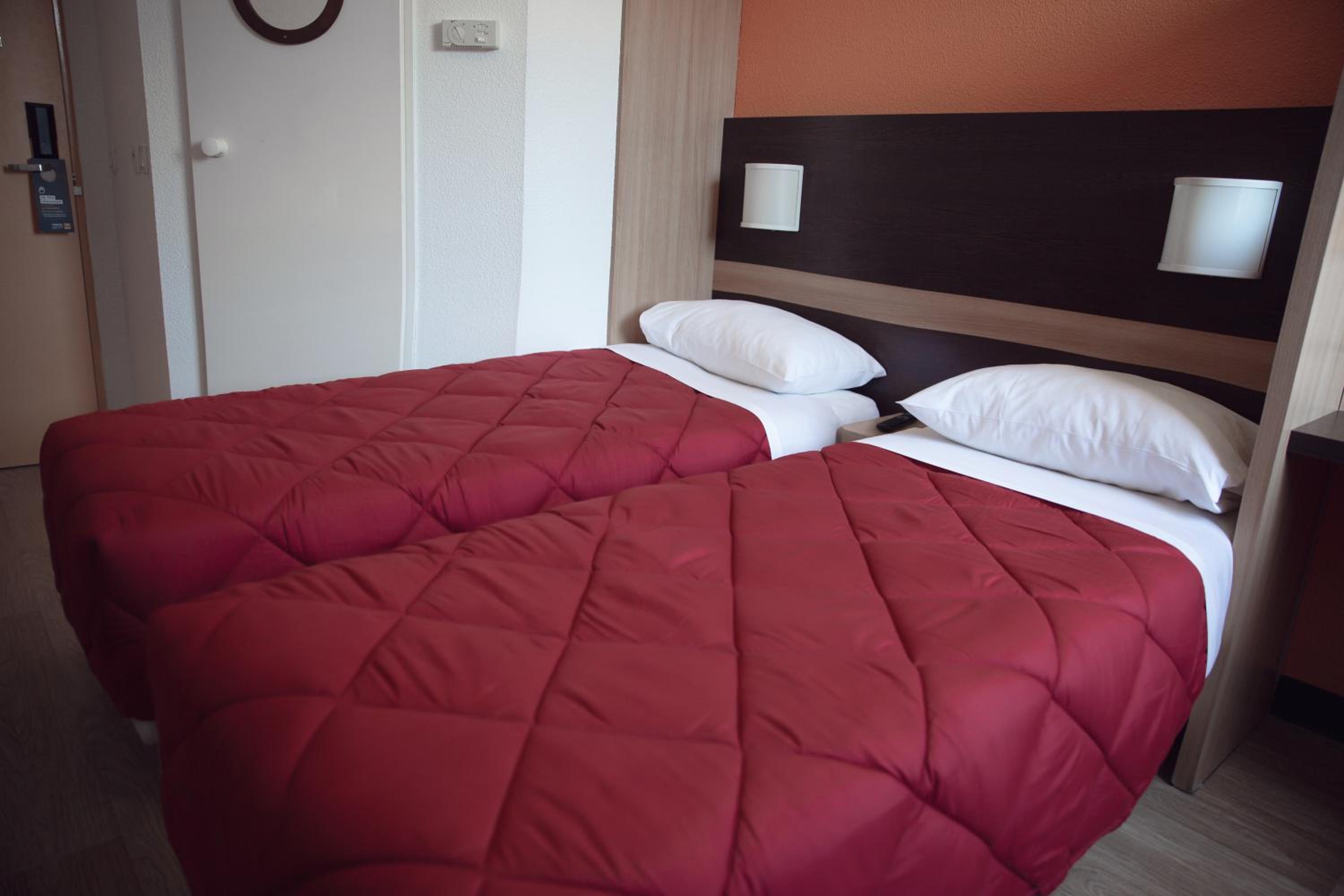 Twin Room - Photo 1