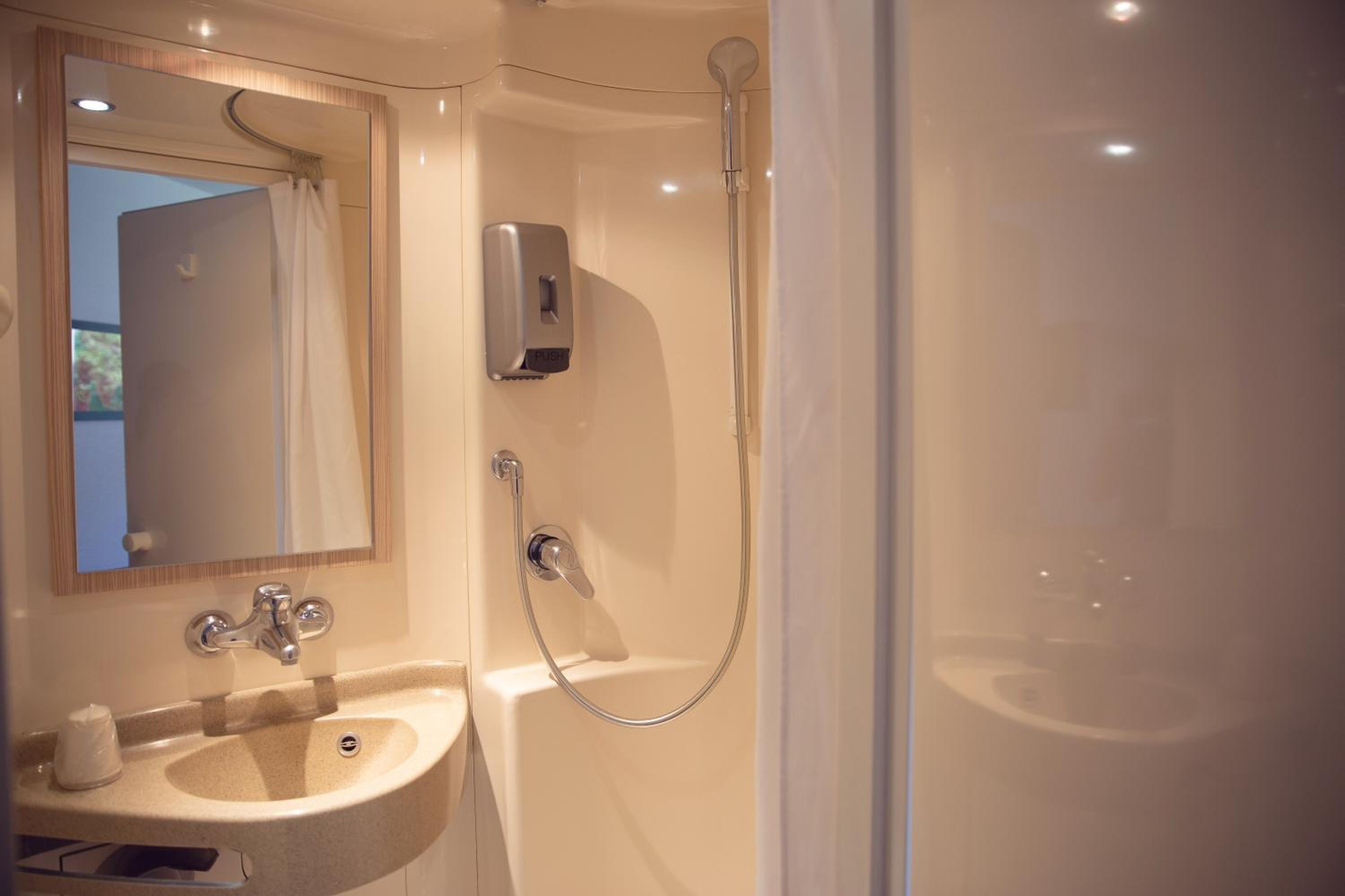 Double Room - Photo 11