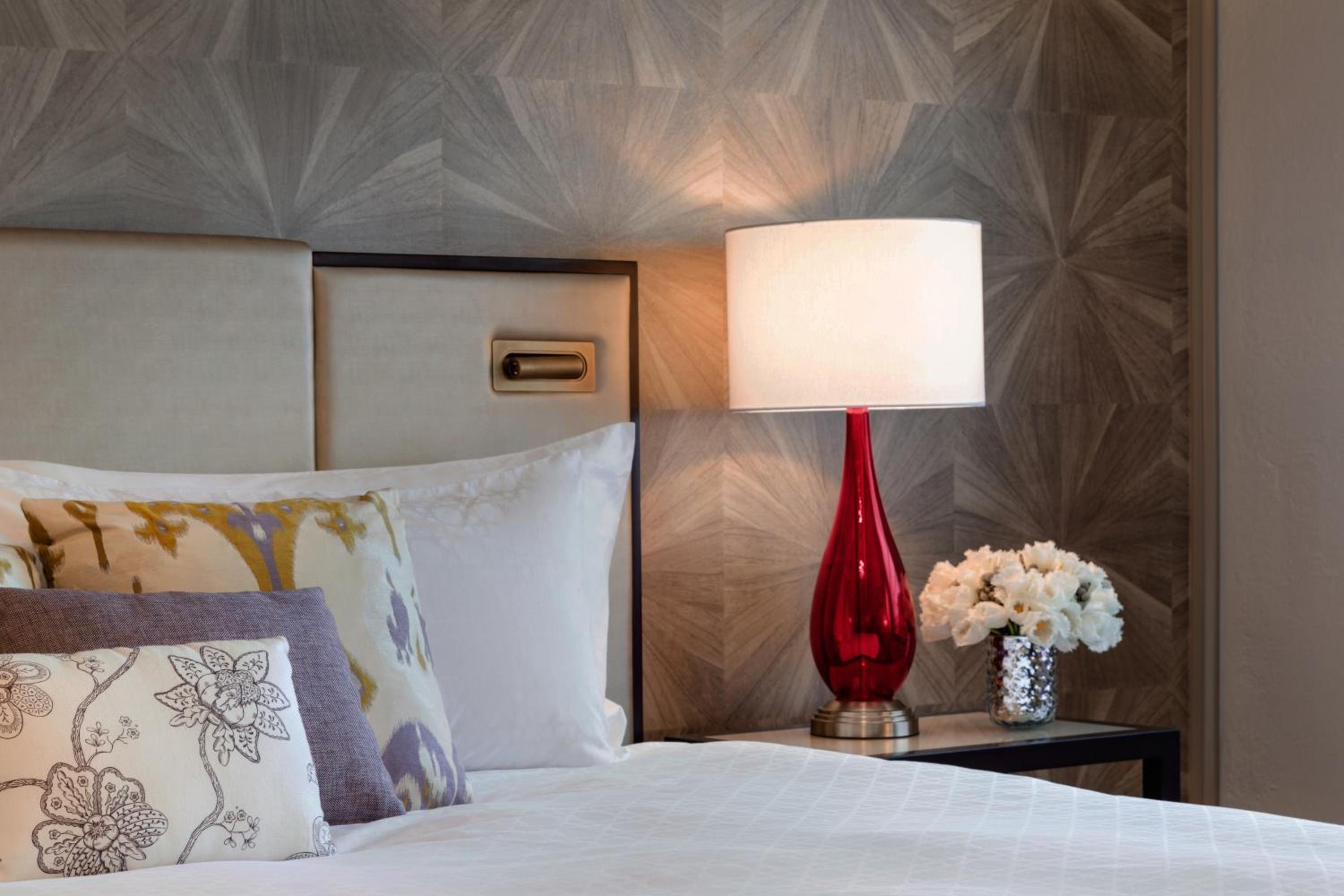 Deluxe King Room - Photo 3