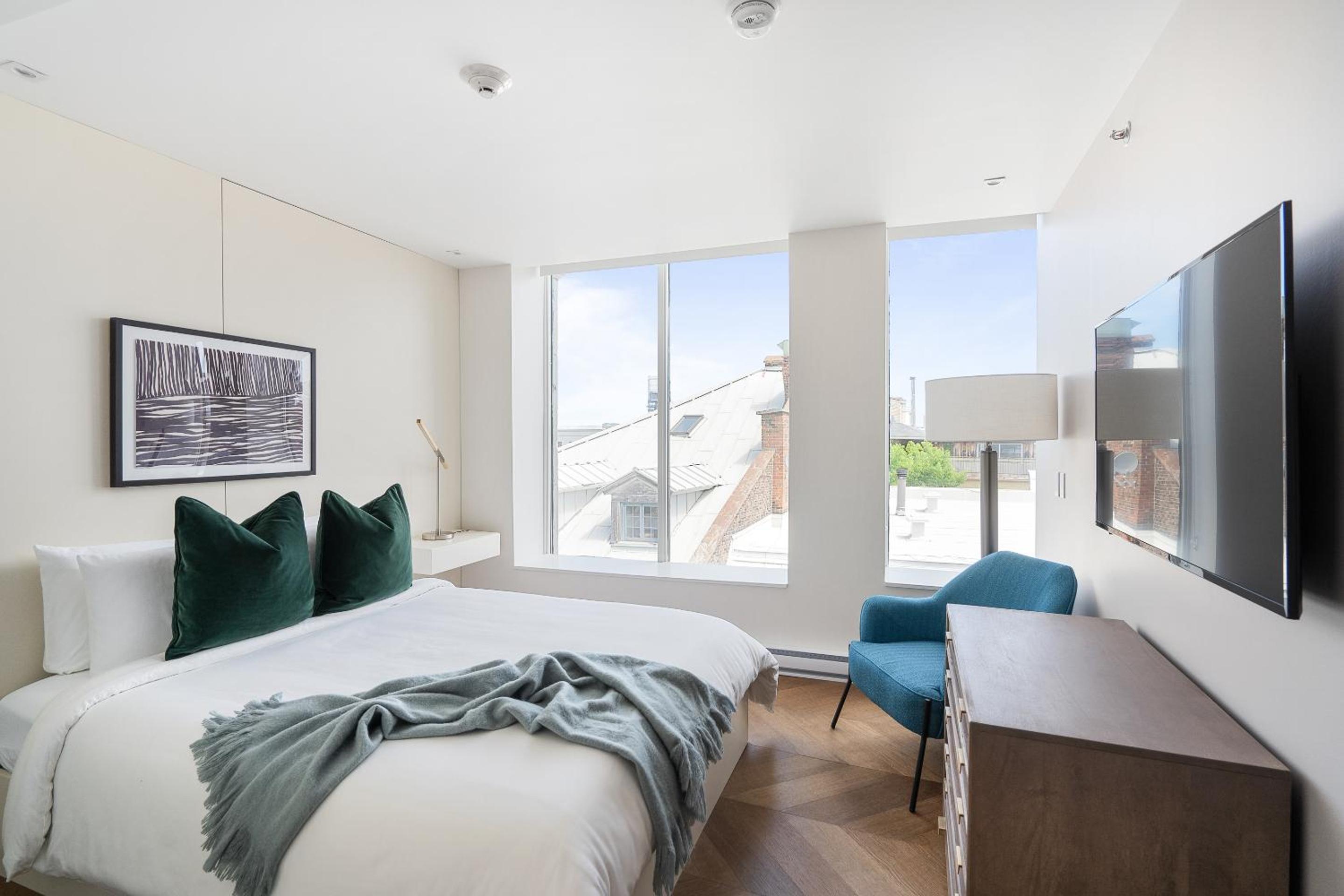Deluxe Queen Room