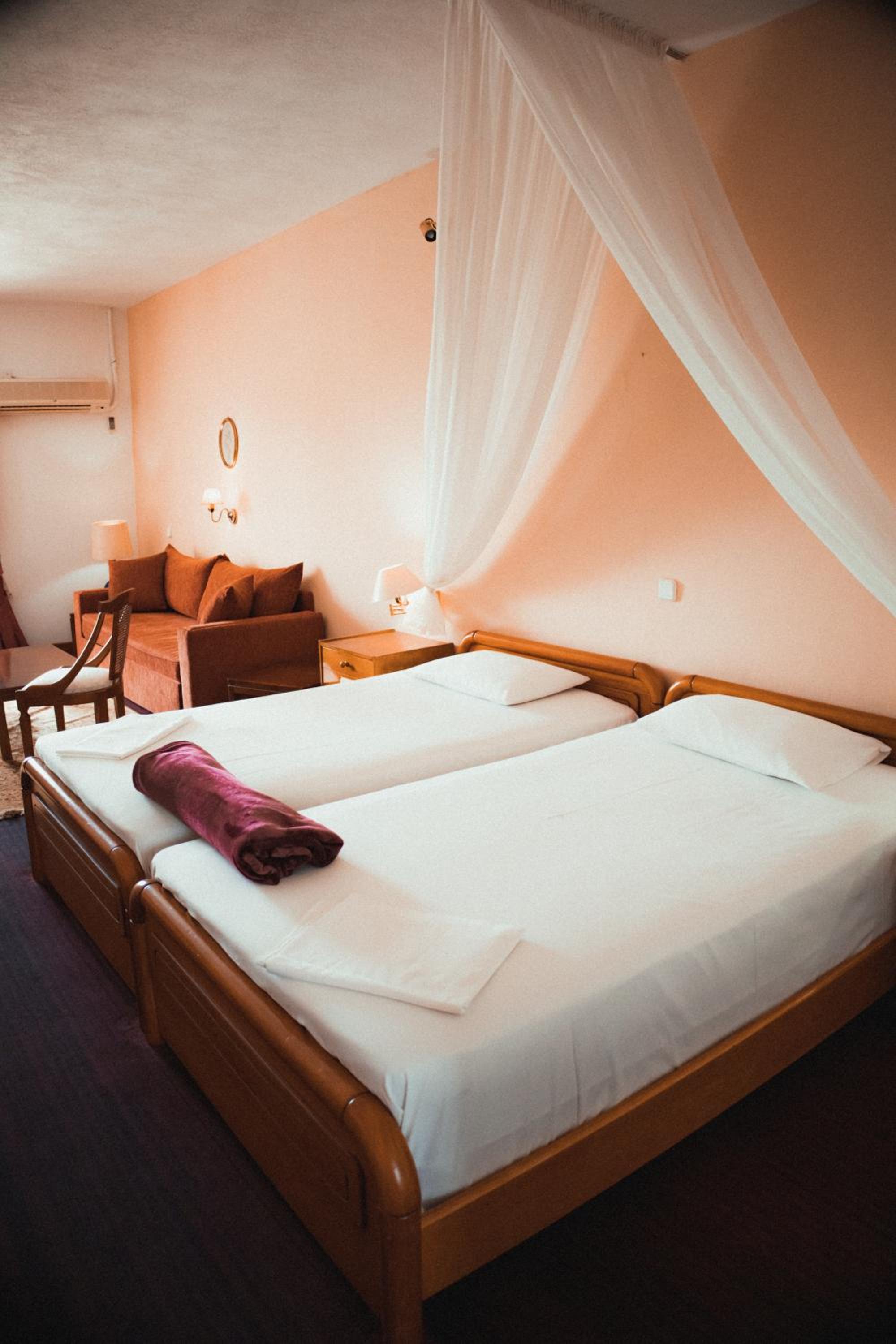 Junior Suite with Pool View (3 adults)