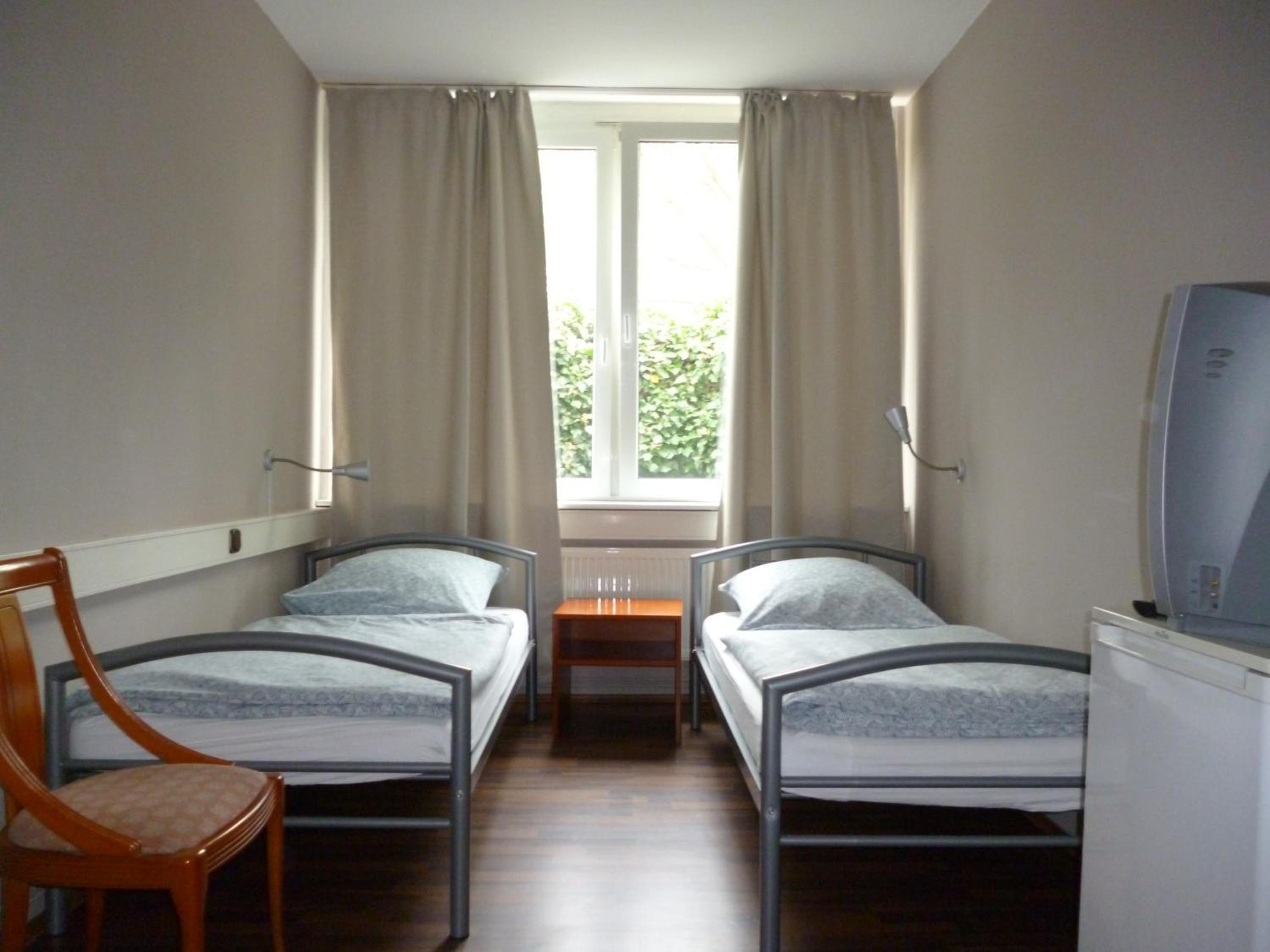 Standard Twin Room With Shared Bathroom