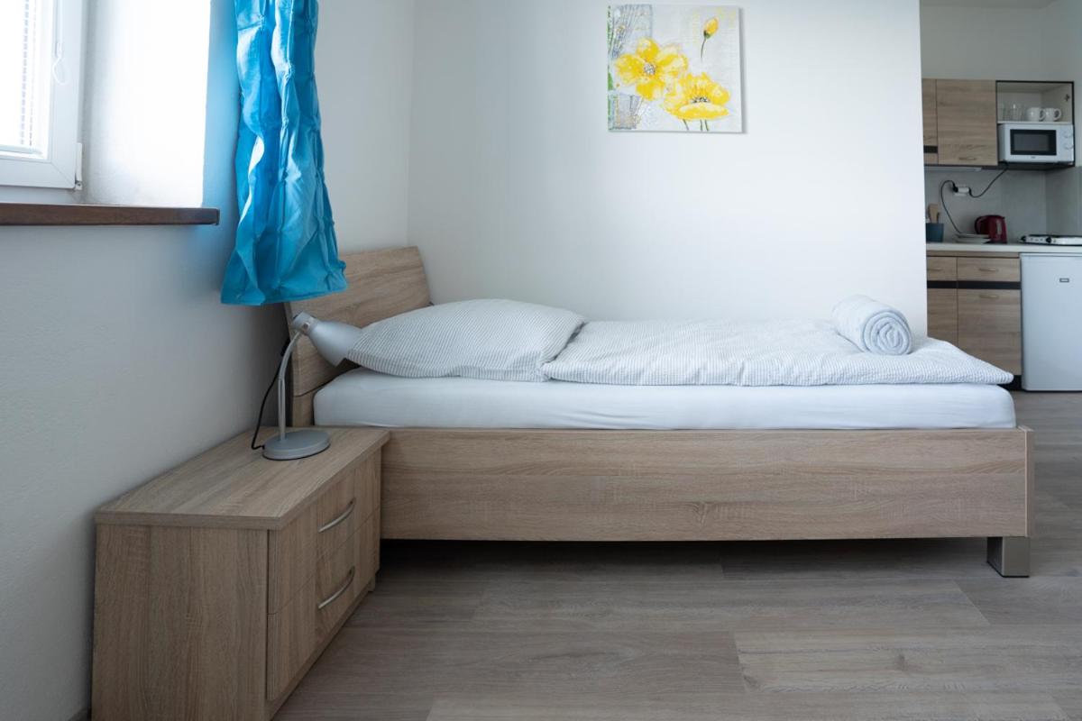 One-Bedroom Apartment - Photo 2