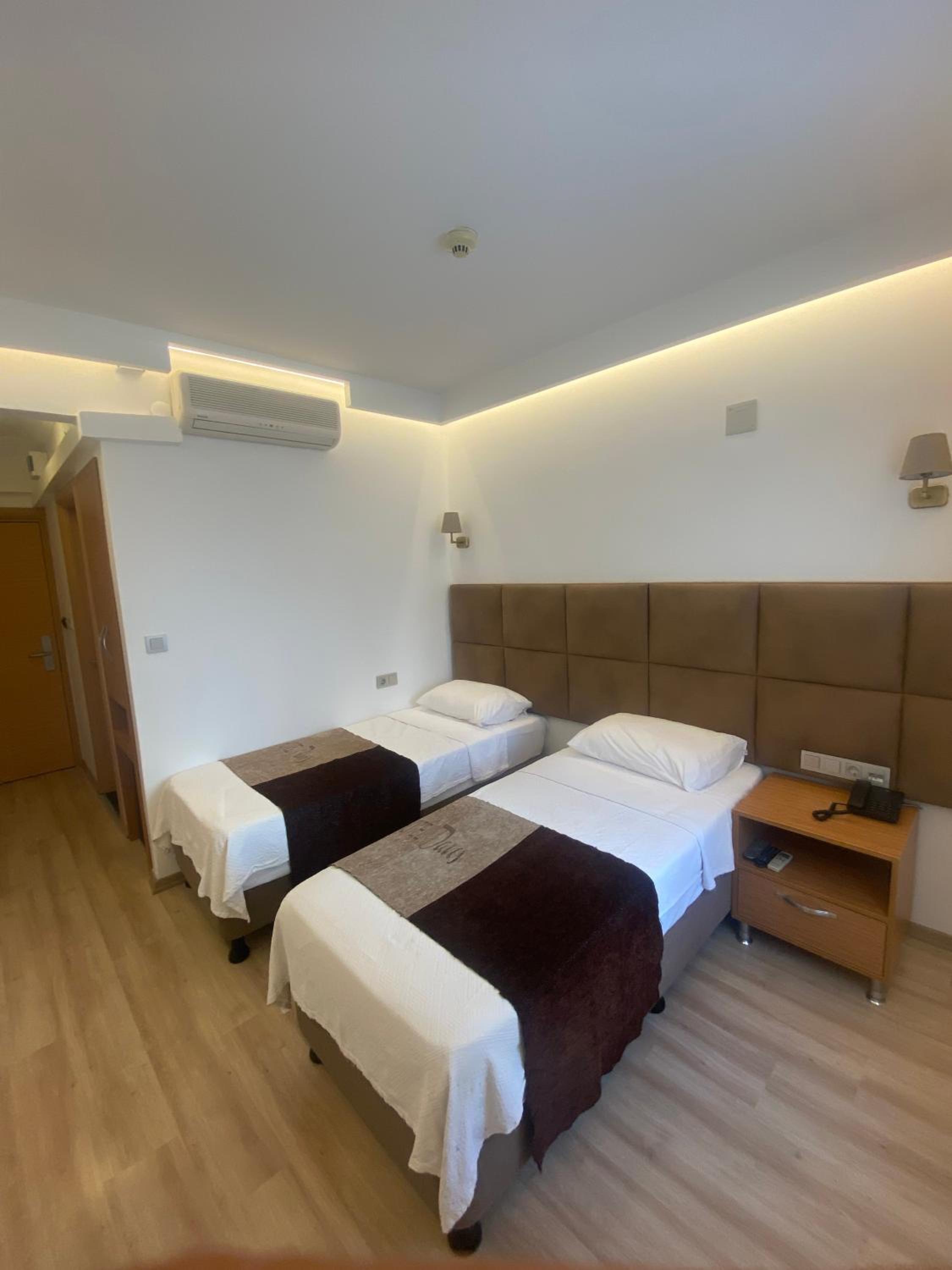 Standard Double Room photo 2
