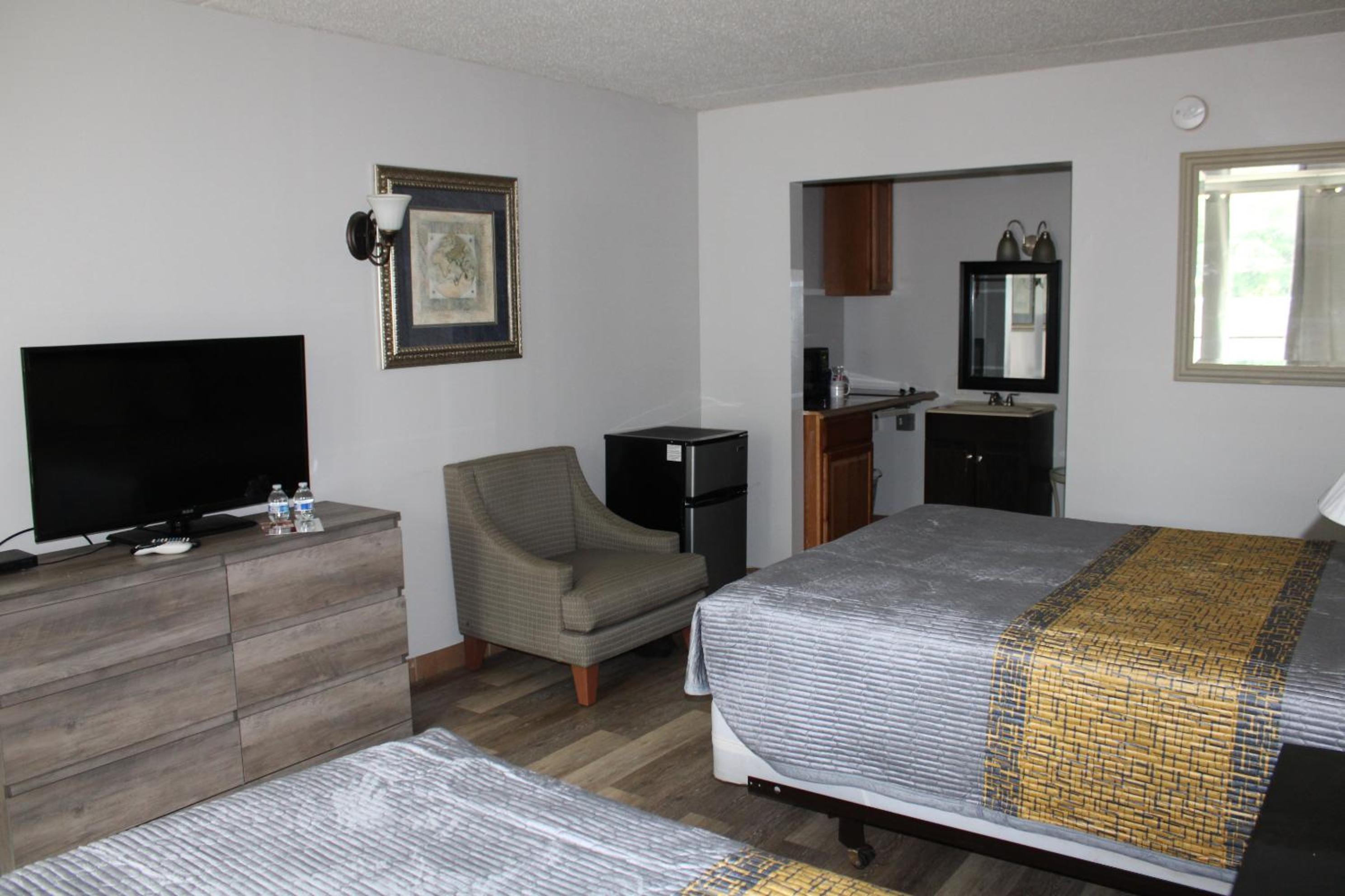 Deluxe Double Room (2 Adults + 1 Child) photo 1