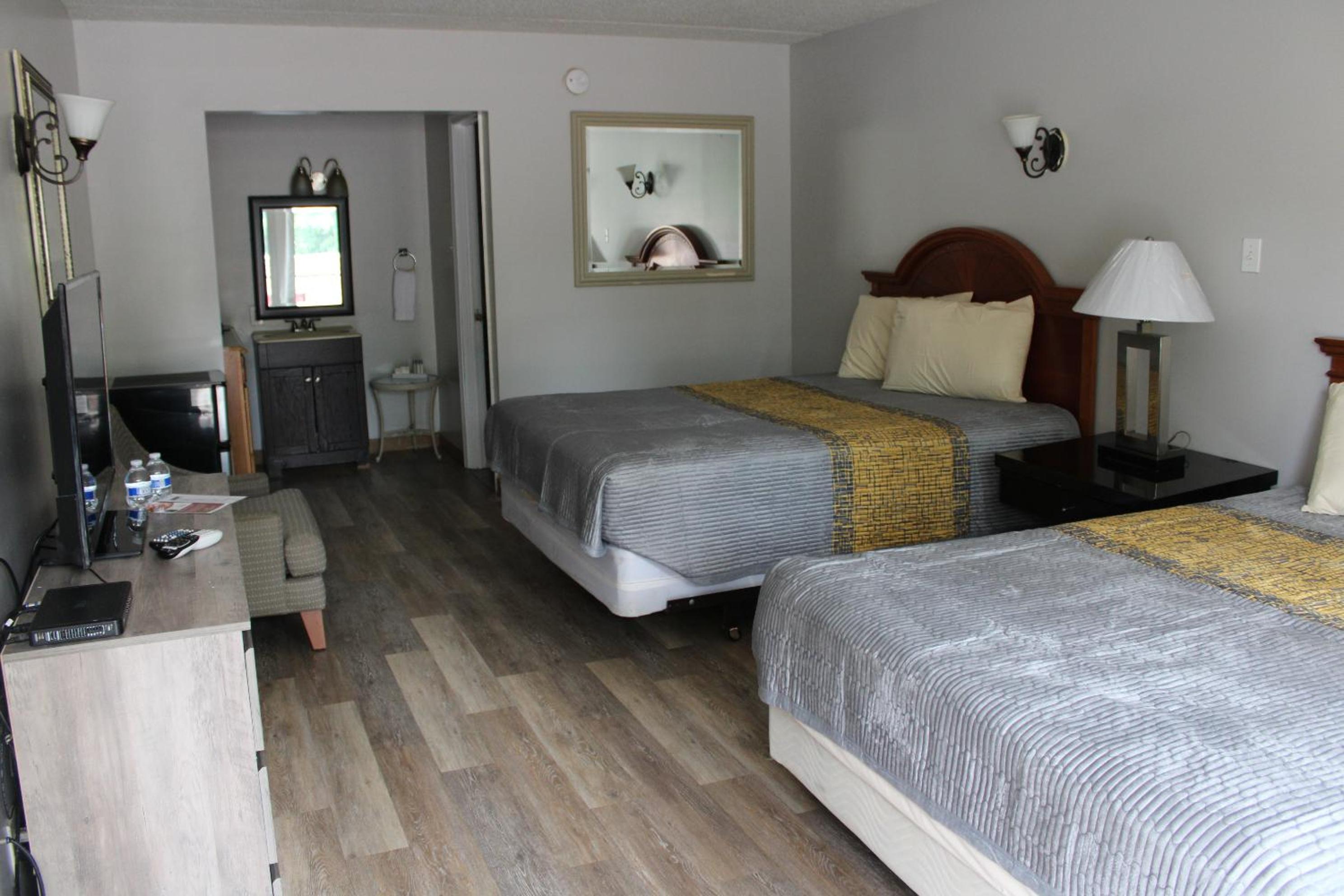 Deluxe Double Room (2 Adults + 1 Child) photo 3