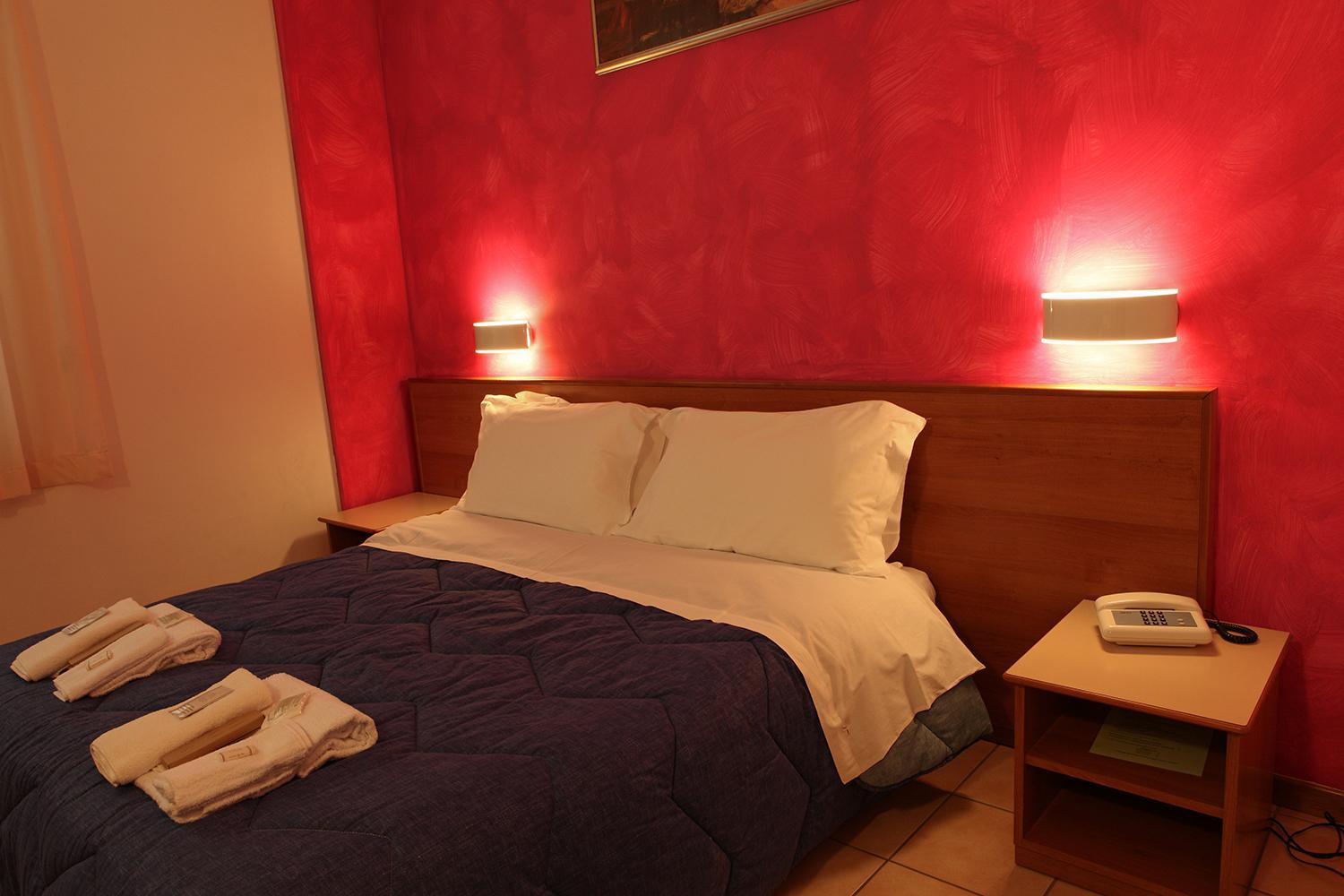 Double or Twin Room - Photo 3