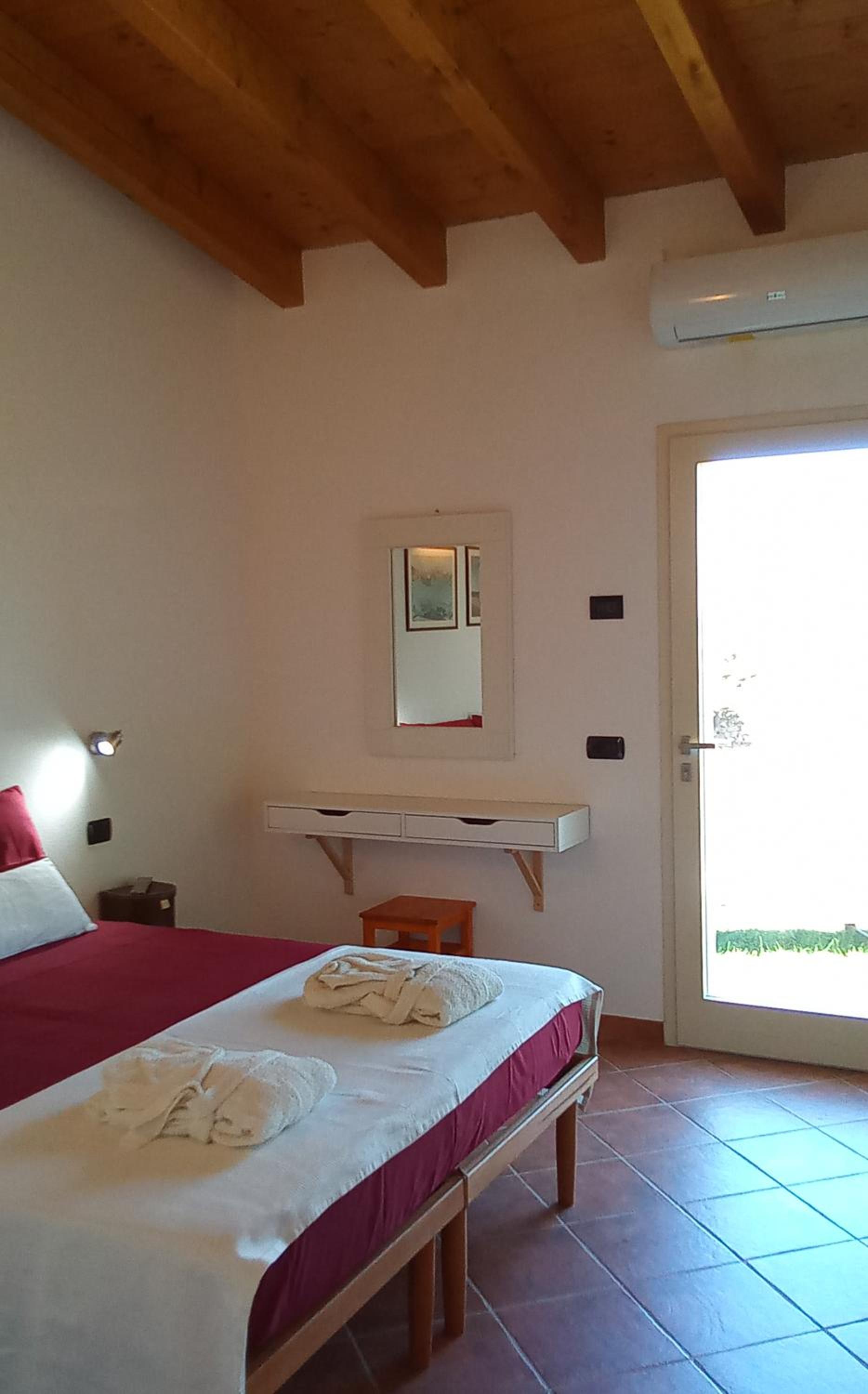 Deluxe Room (2 Adults + 1 Child) photo 2