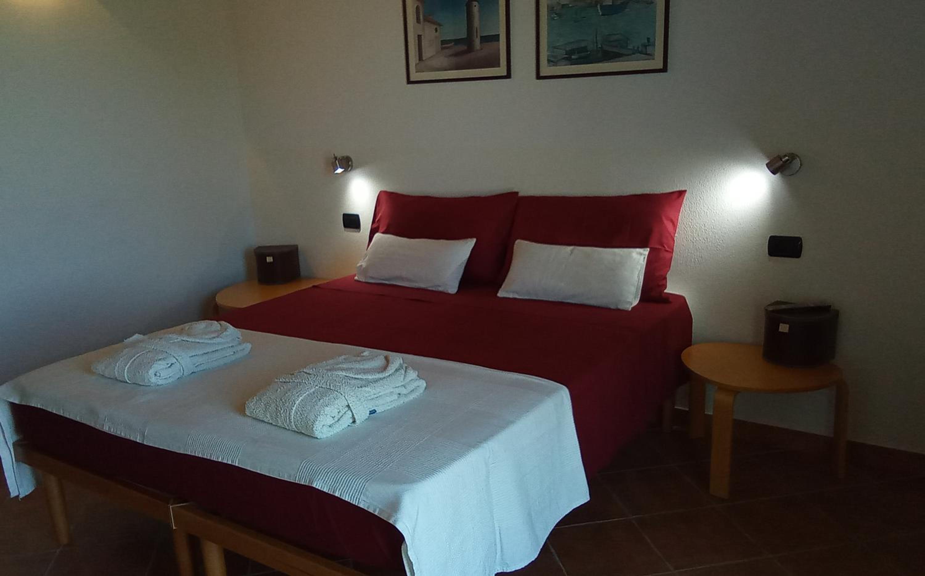 Deluxe Room (2 Adults + 1 Child) photo 1