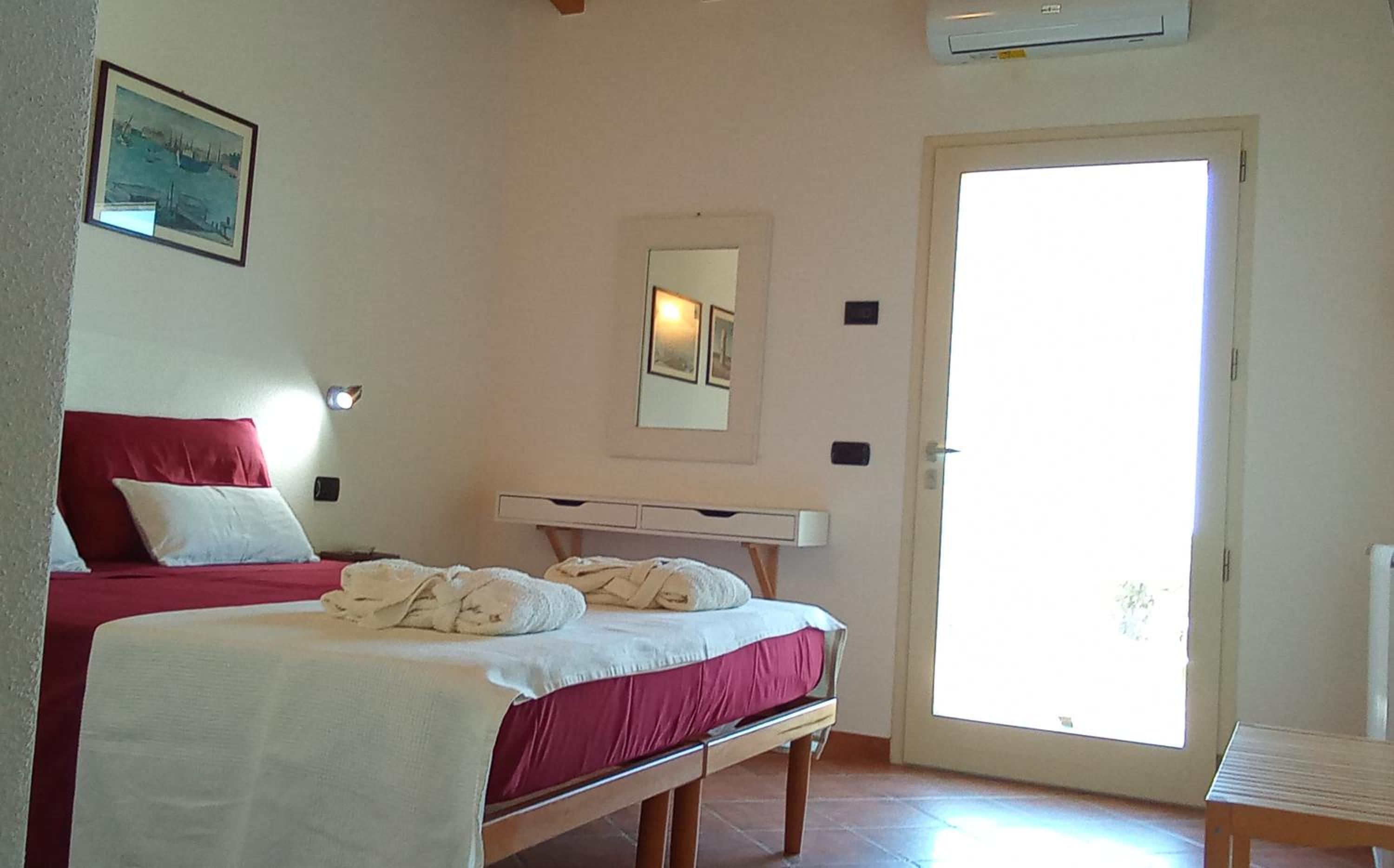 Deluxe Room (2 Adults + 1 Child) photo 3