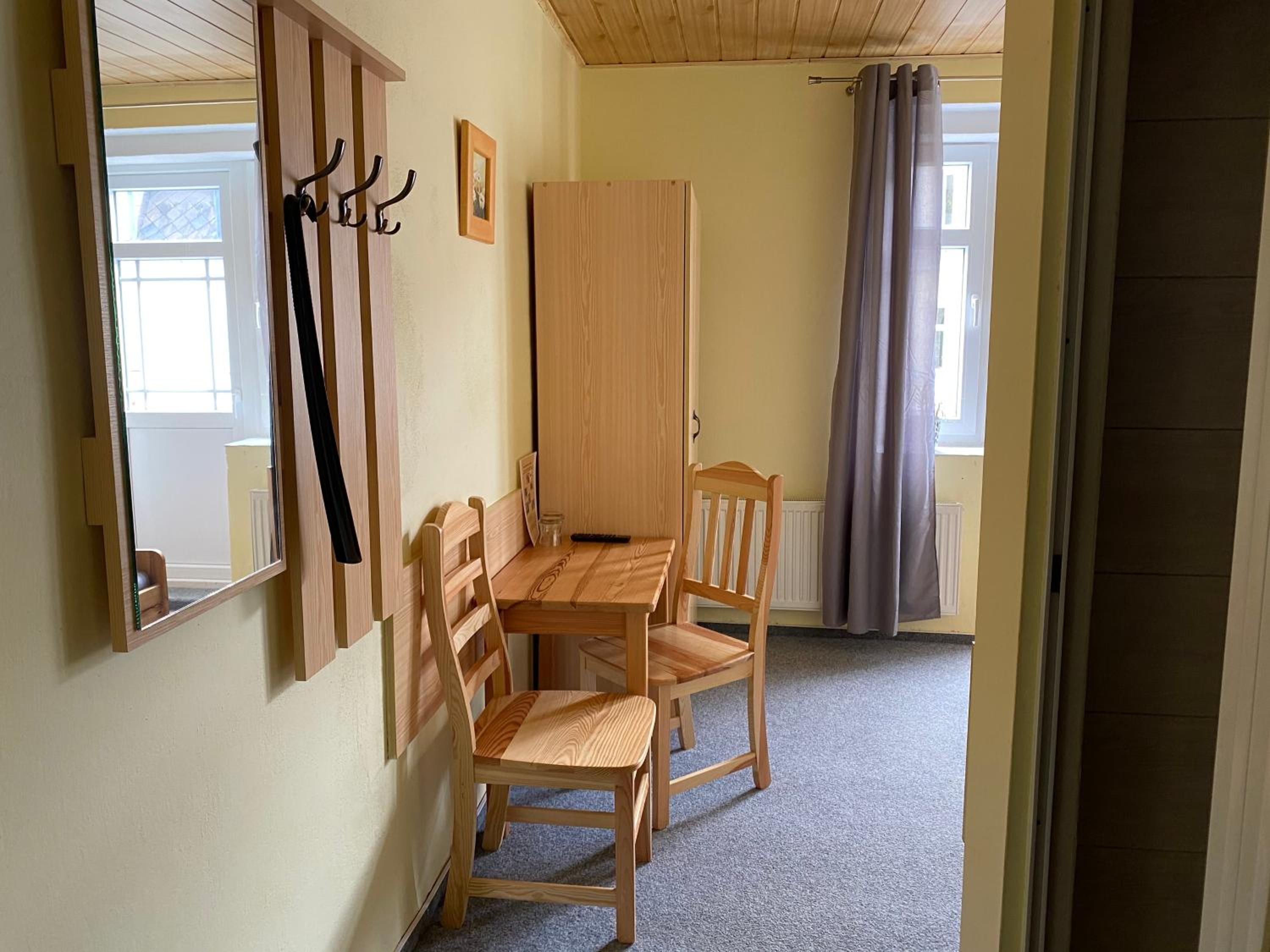 Twin Room - Photo 3
