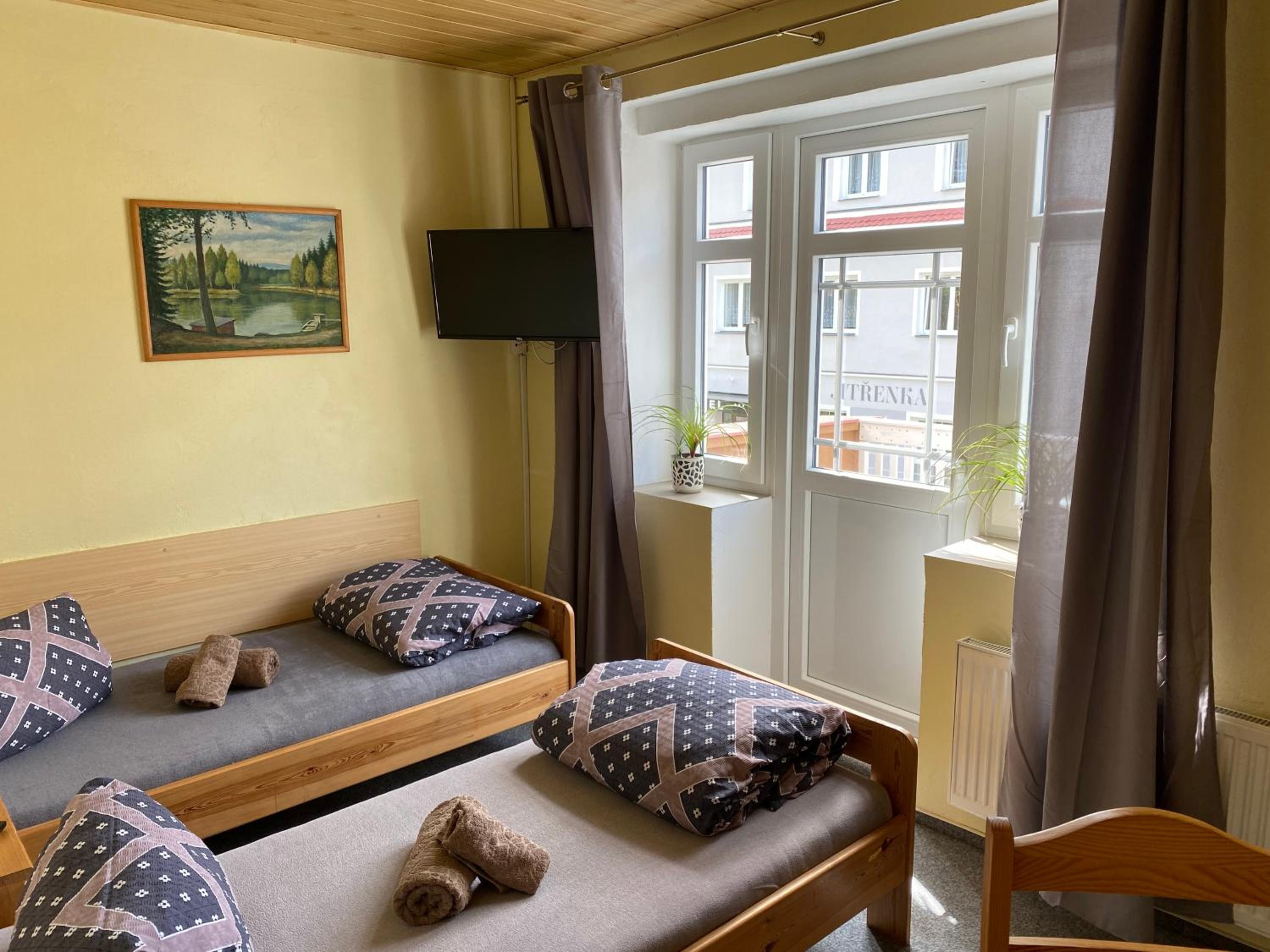 Twin Room with Balcony - Photo 5