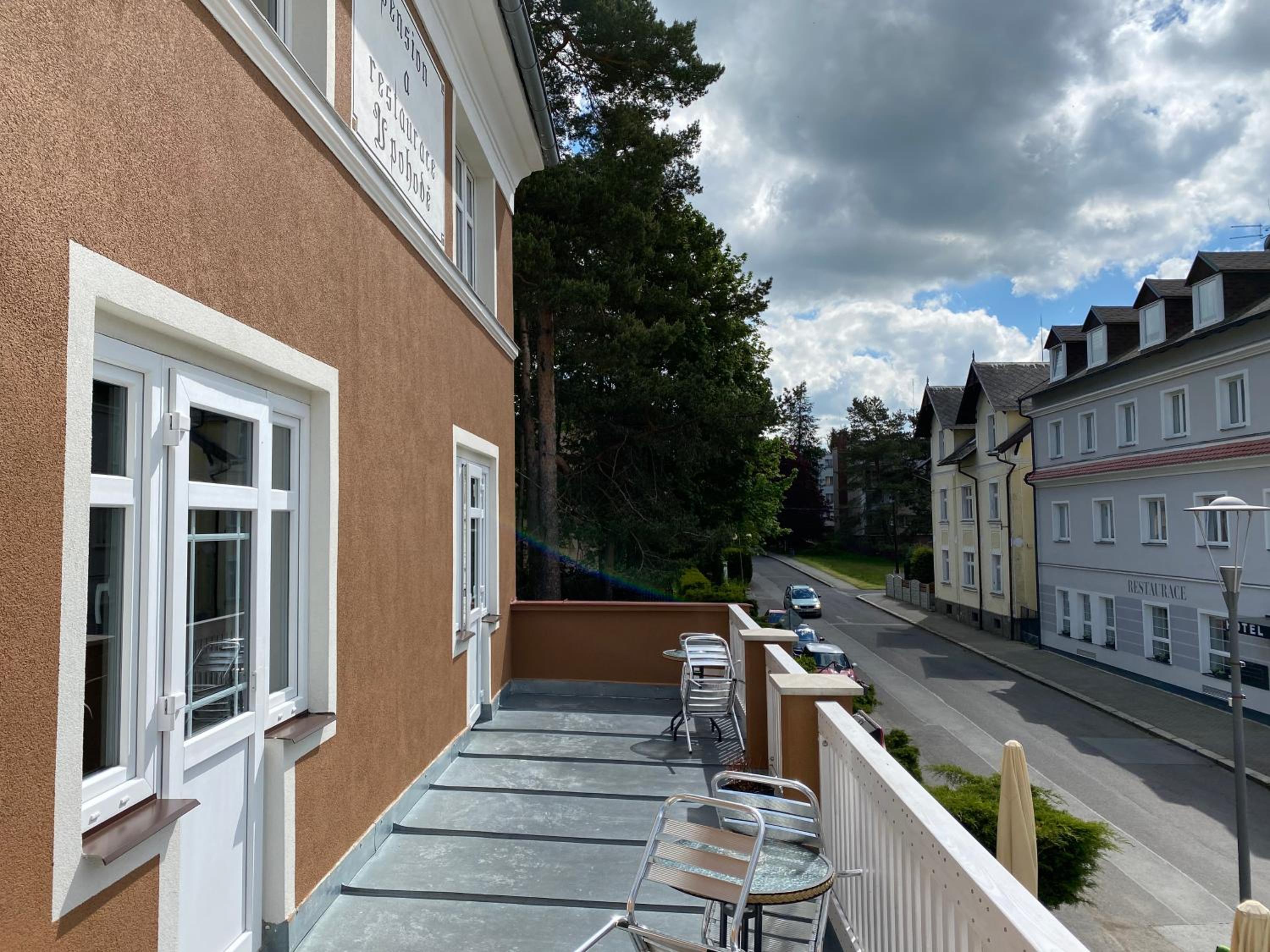 Twin Room with Balcony - Photo 4