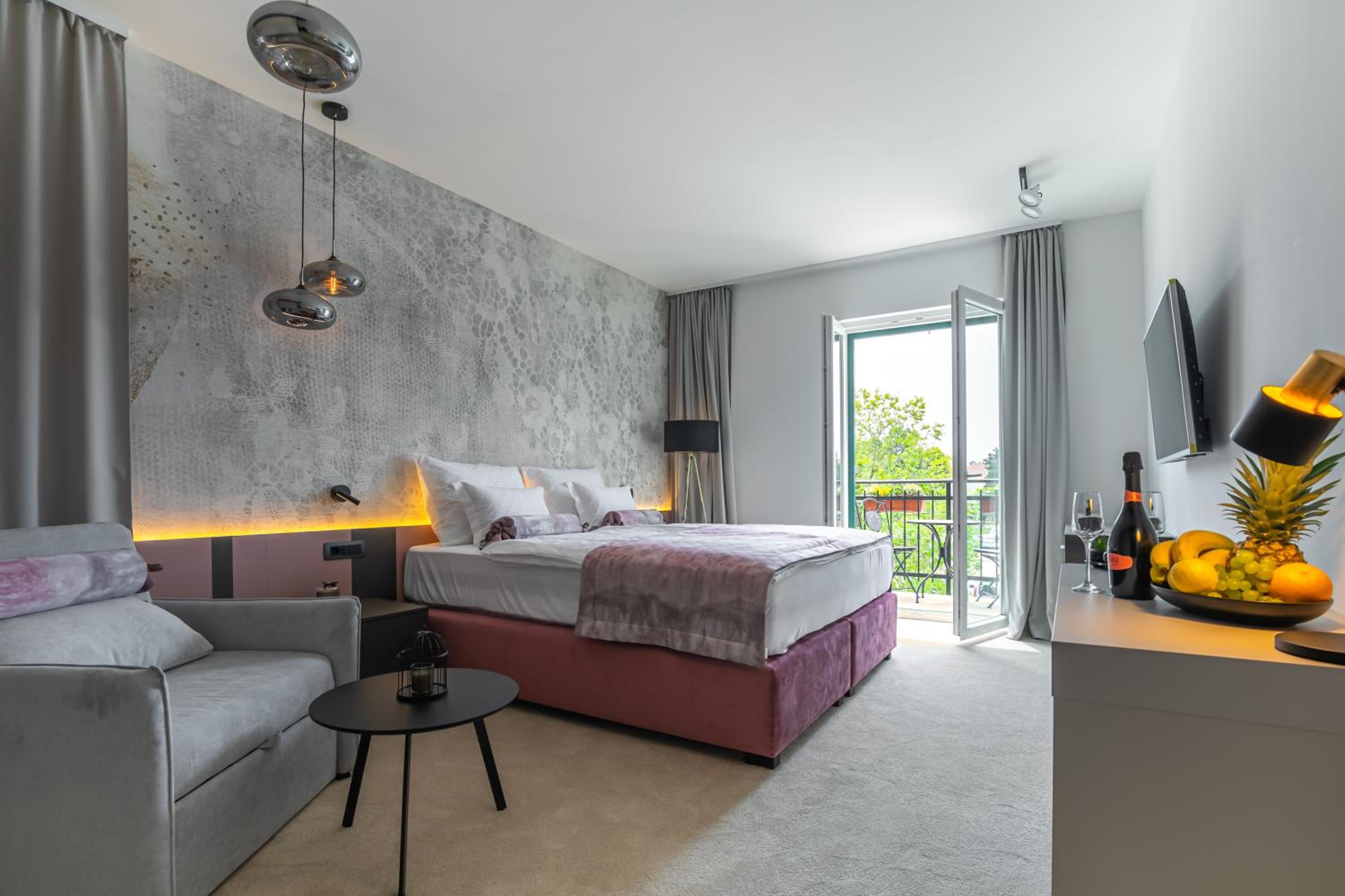 Deluxe King Room