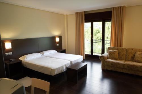 Twin Room - Photo 5