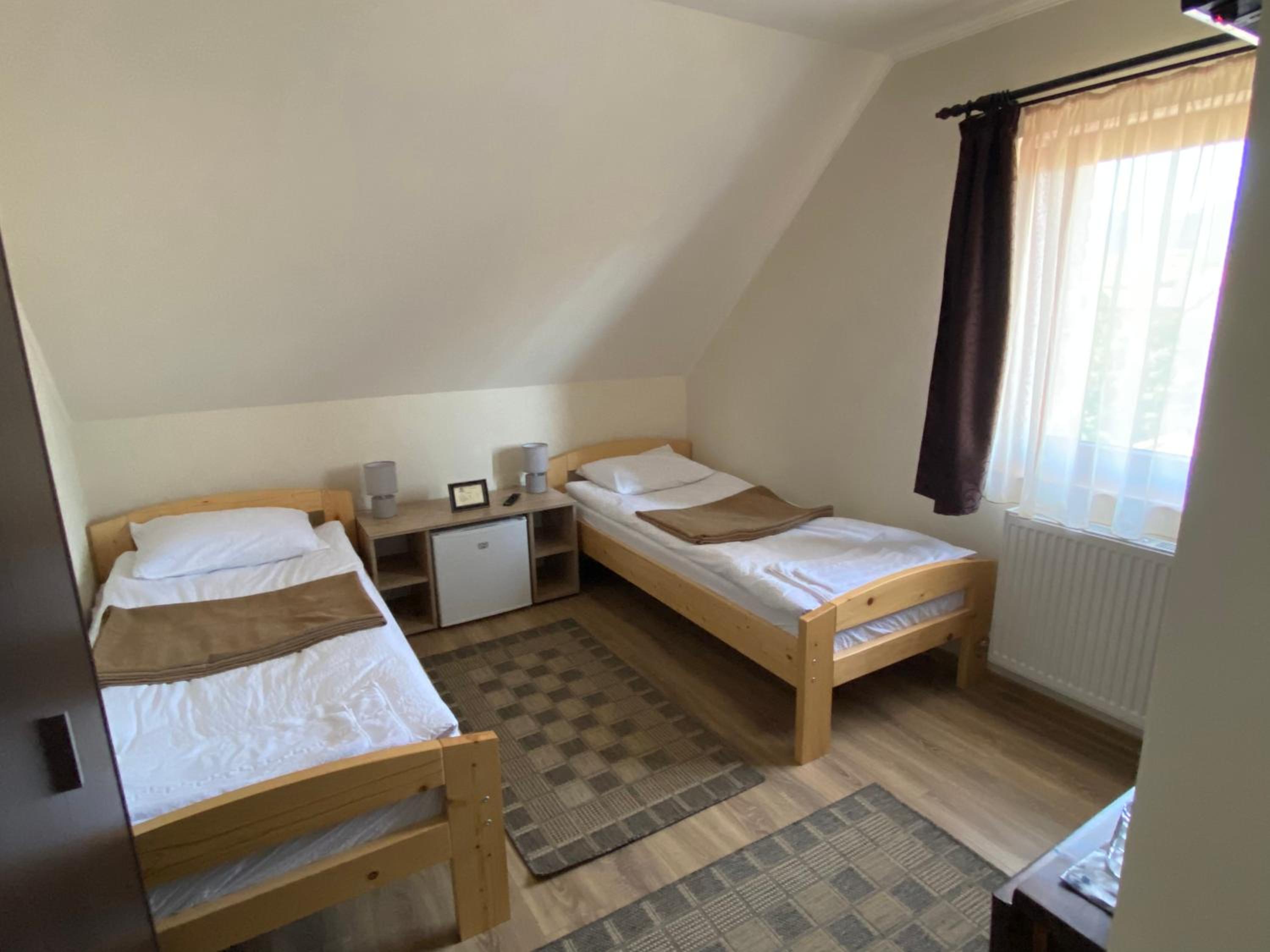Twin Room with Bathroom - Photo 1