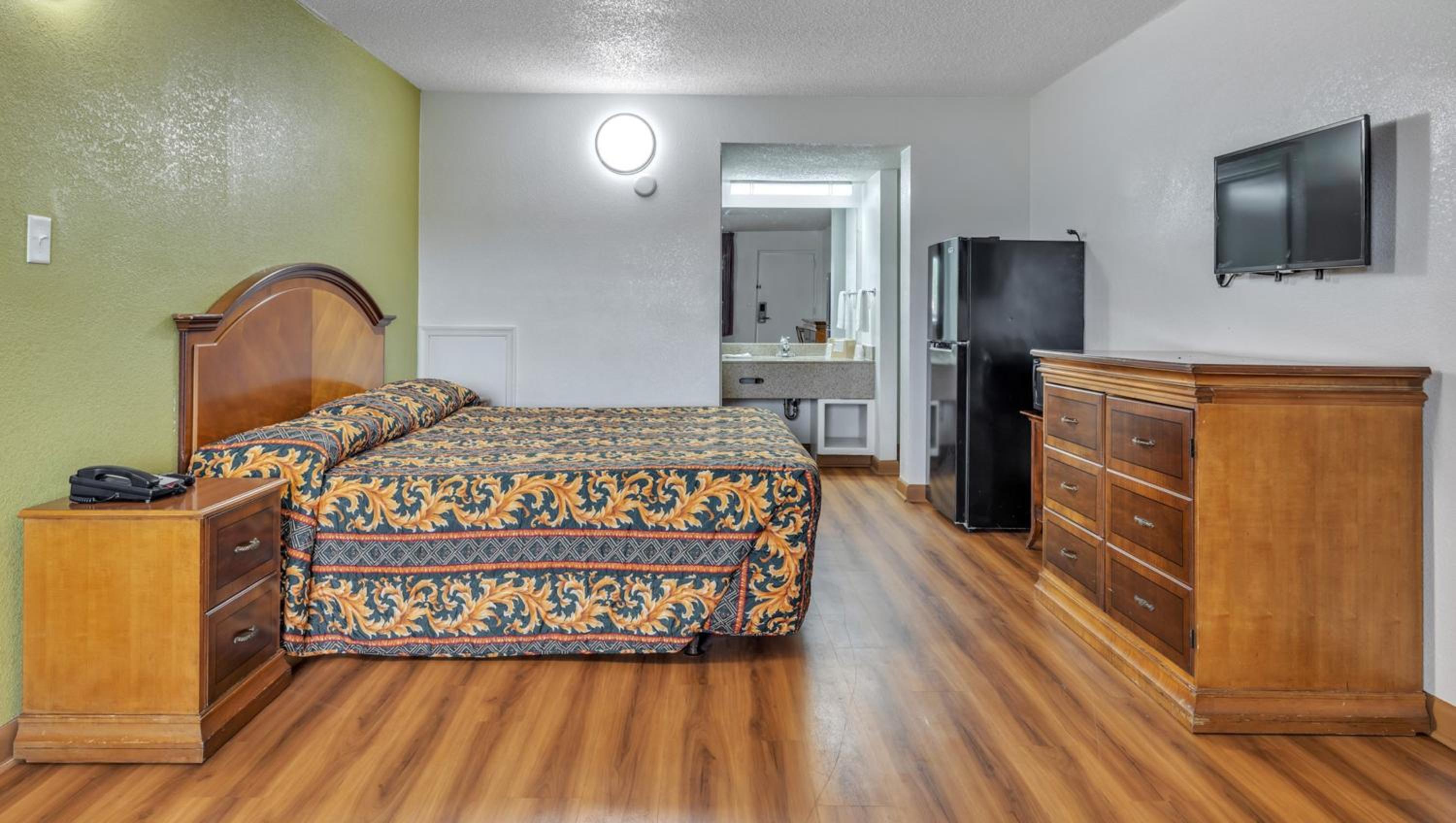 Standard King Room photo 2