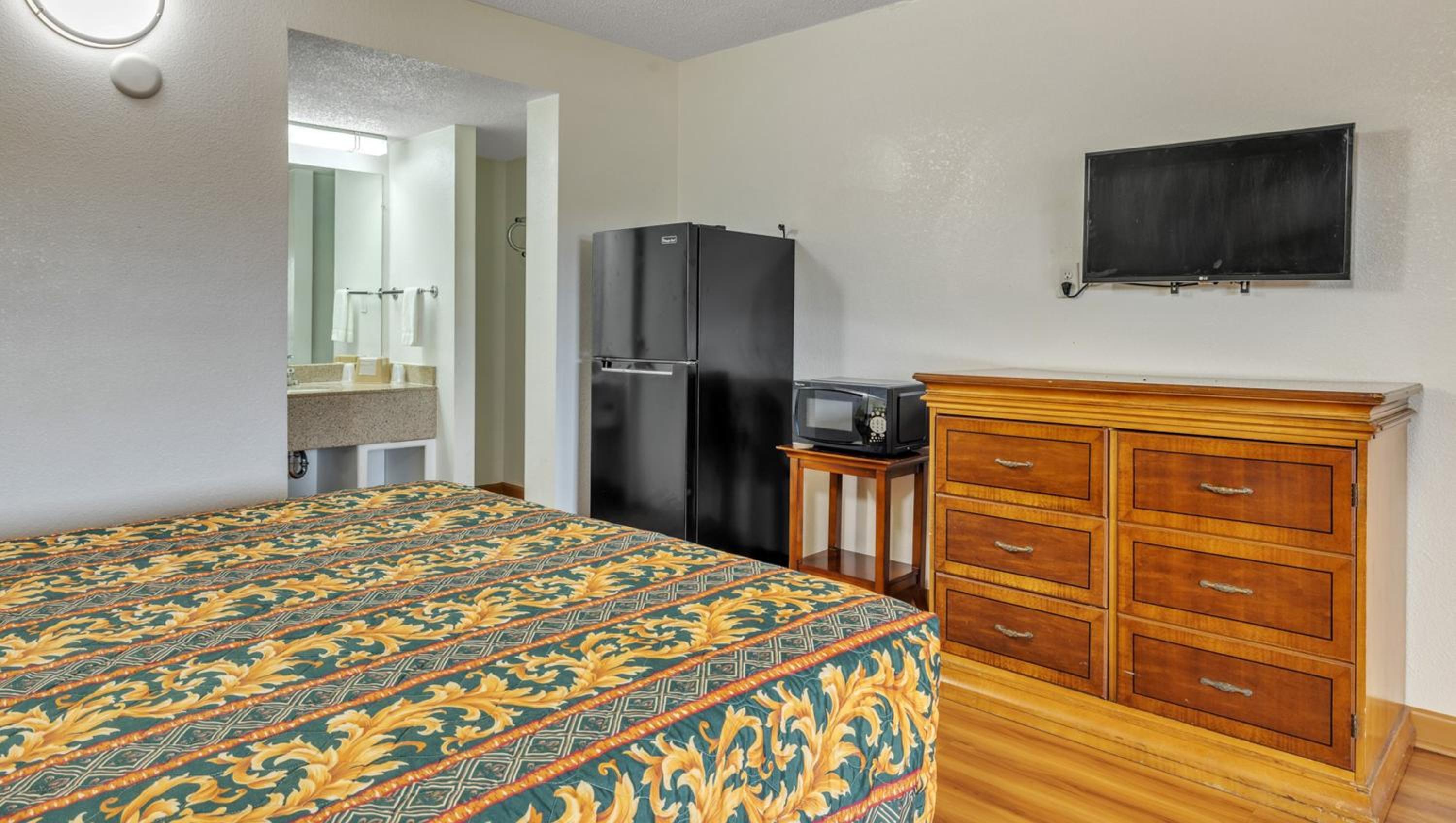 Standard King Room photo 3