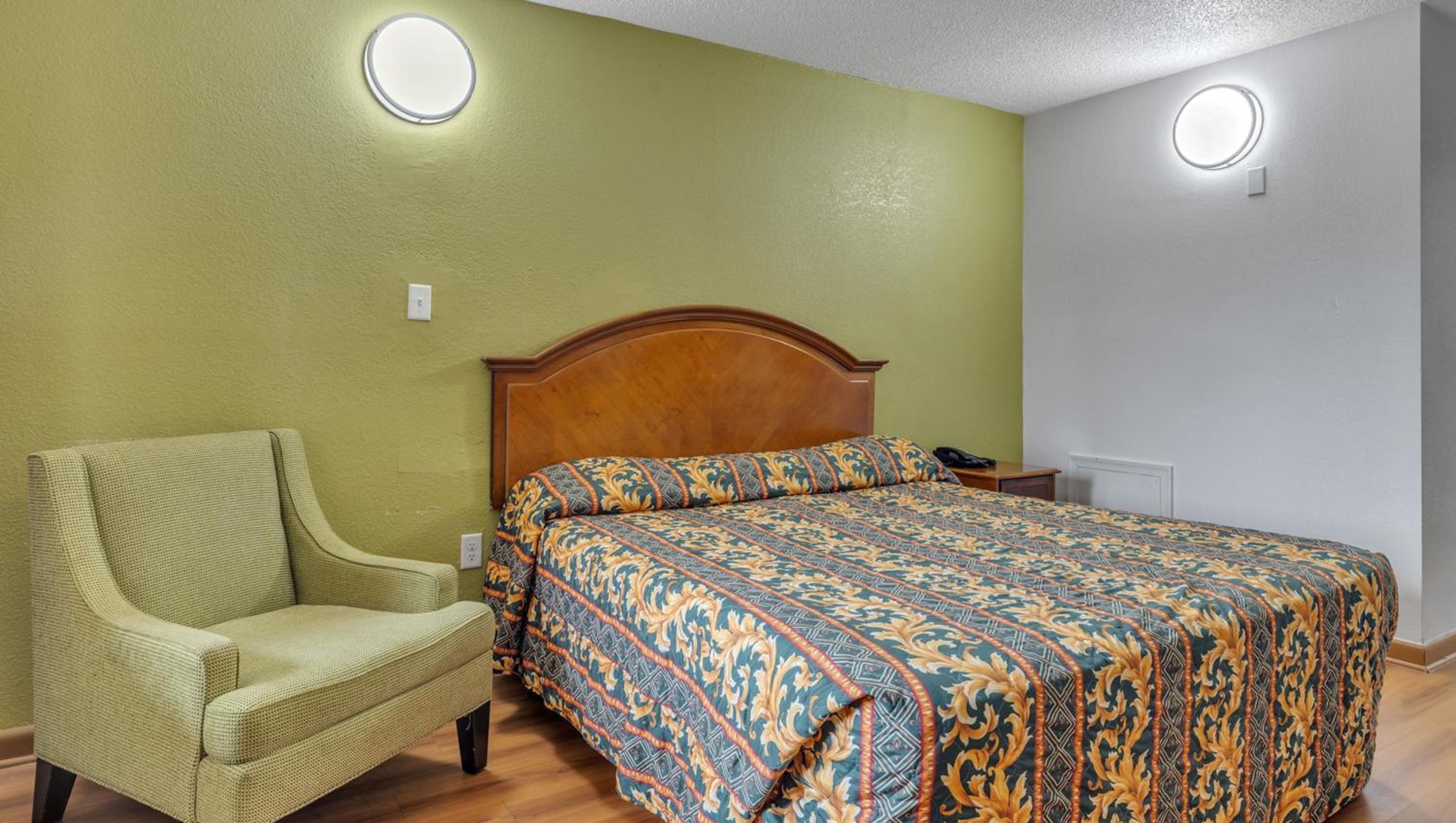 Standard King Room photo 1