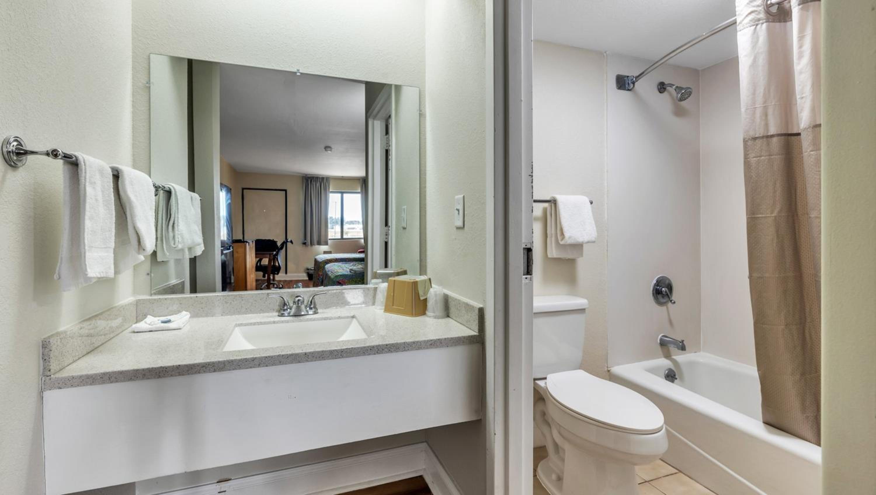 Standard Double Room - Photo 4