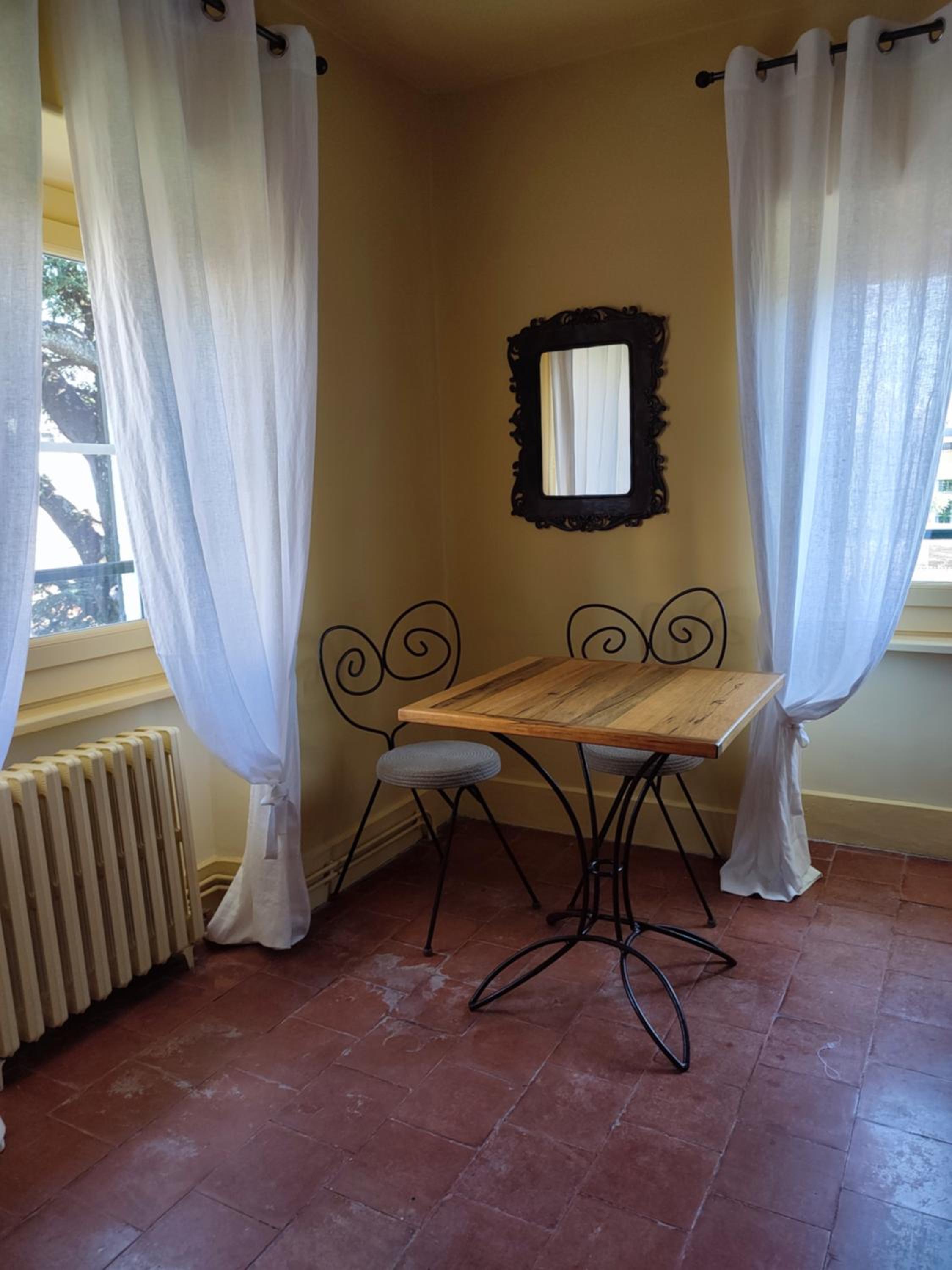 Deluxe King Room - Photo 1