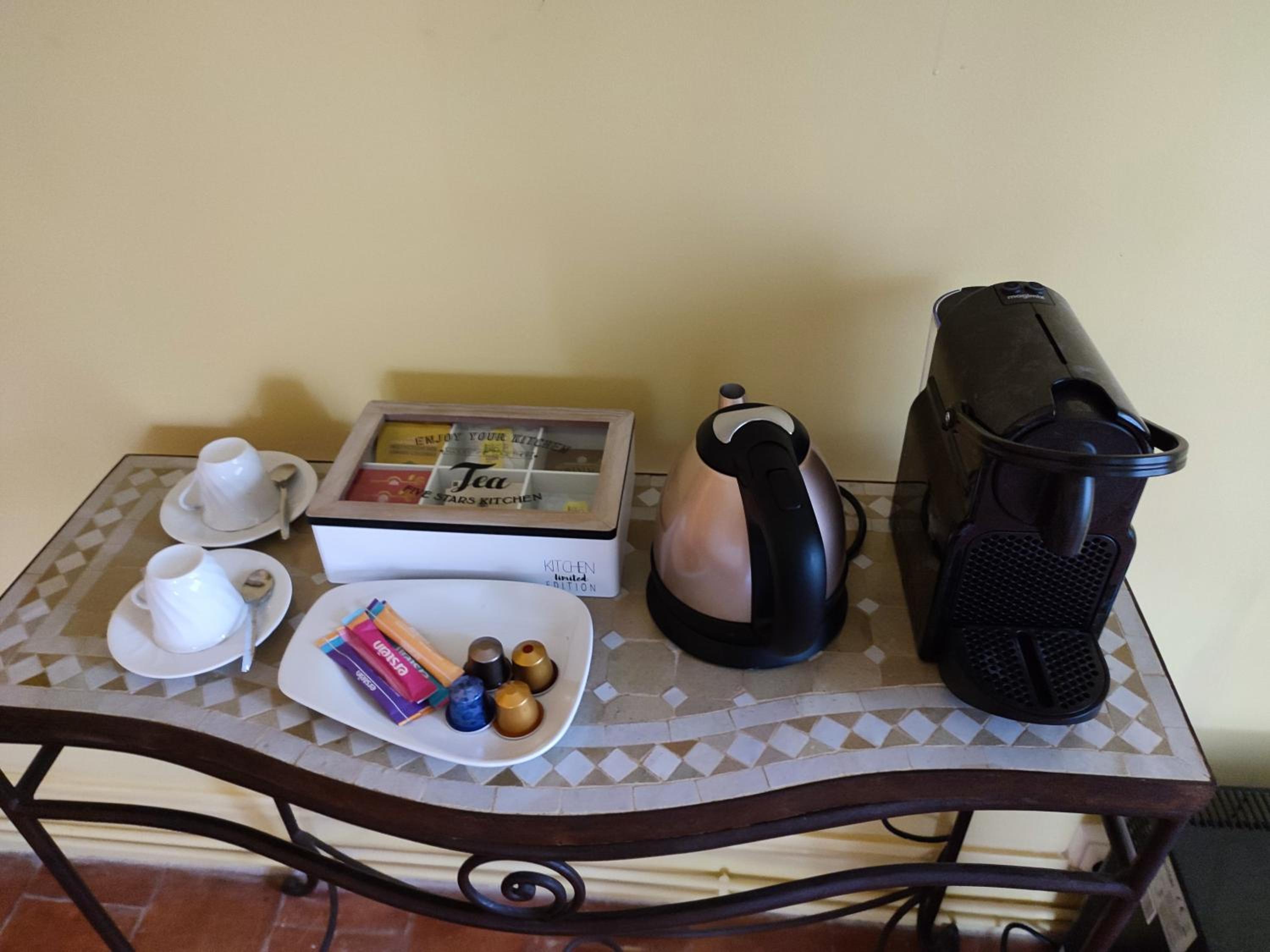 Deluxe King Room - Photo 2