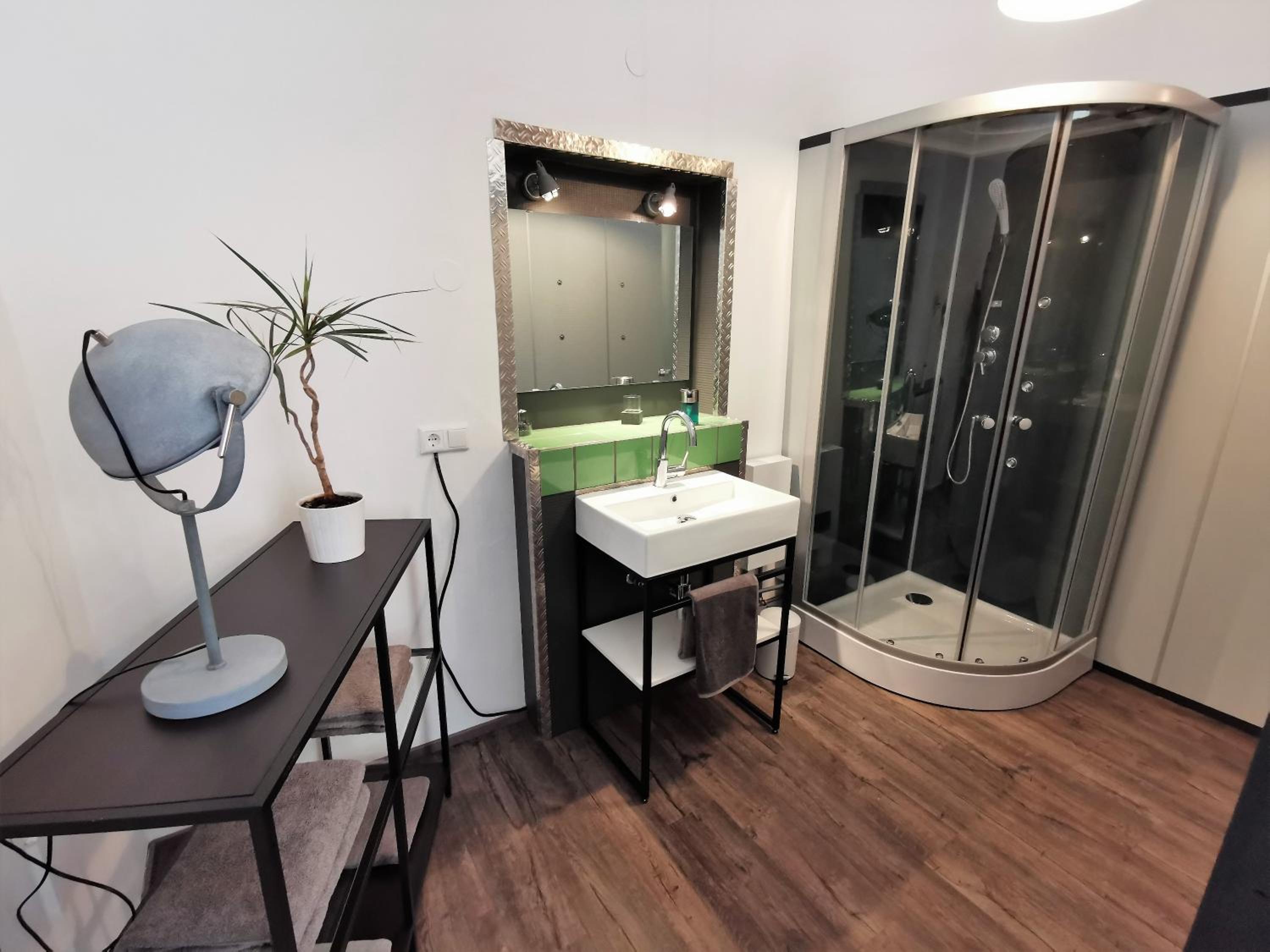 Studio Apartment - Photo 12