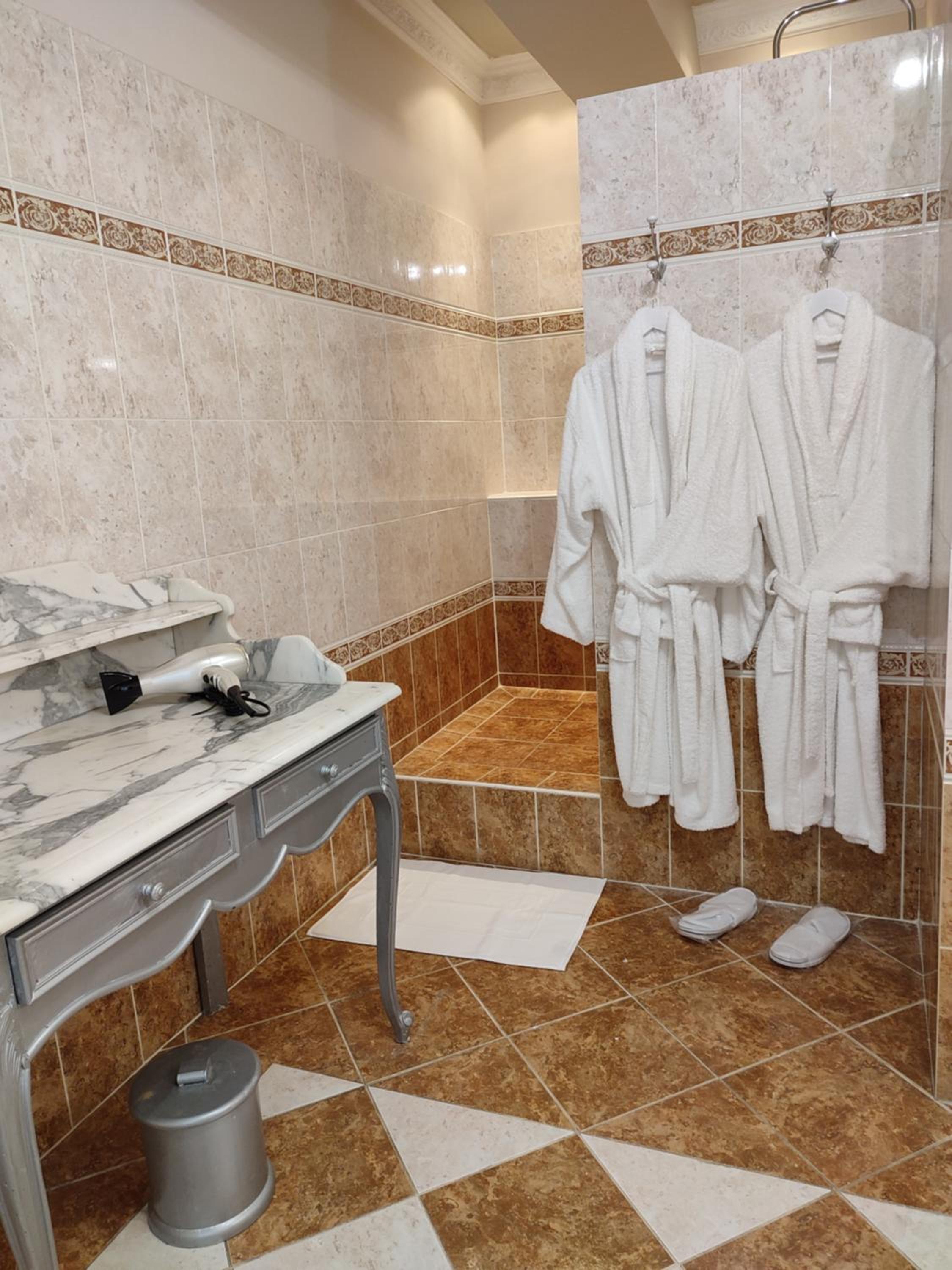 Superior Quadruple Room - Photo 6