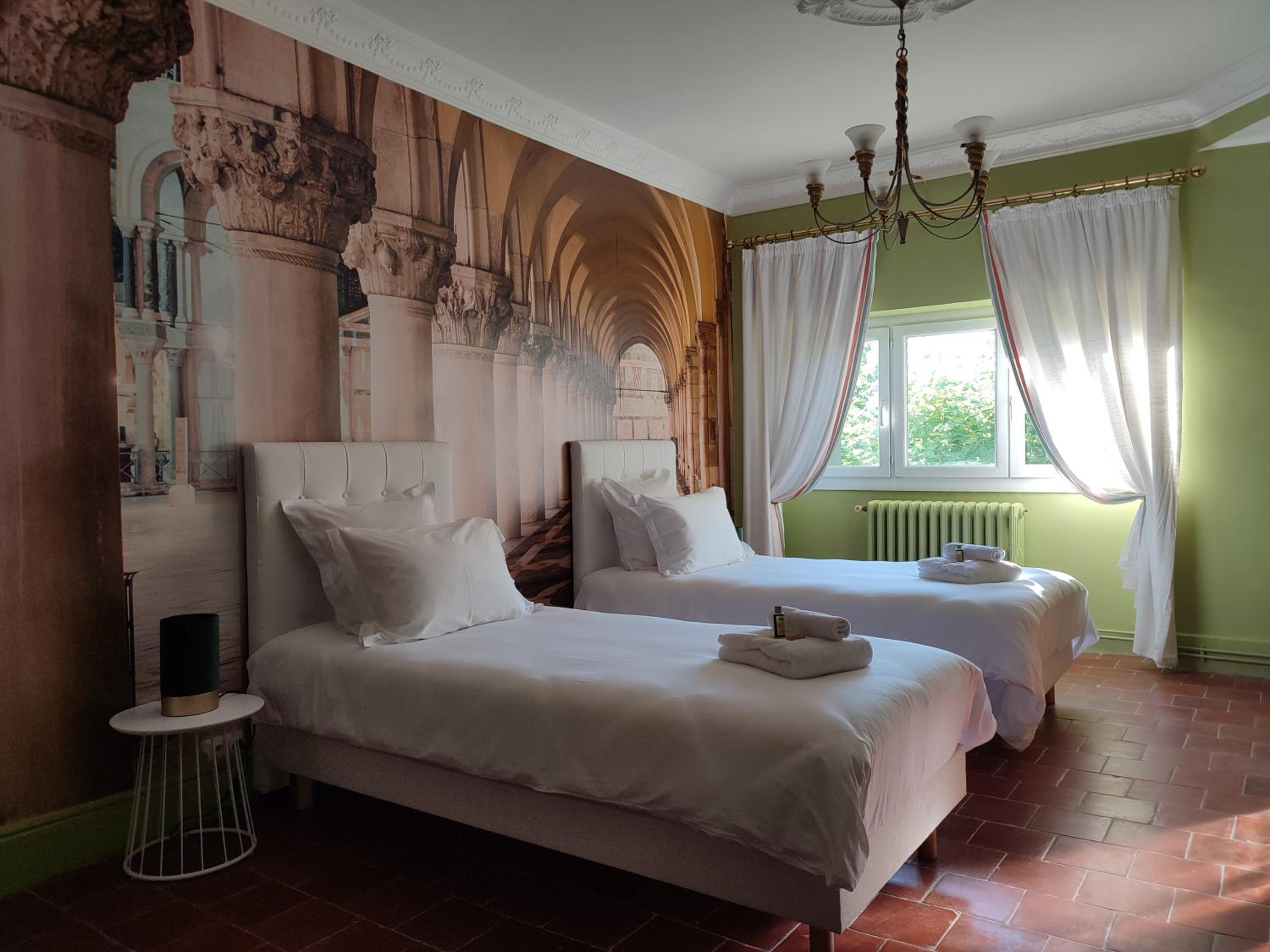 Superior Quadruple Room - Photo 4