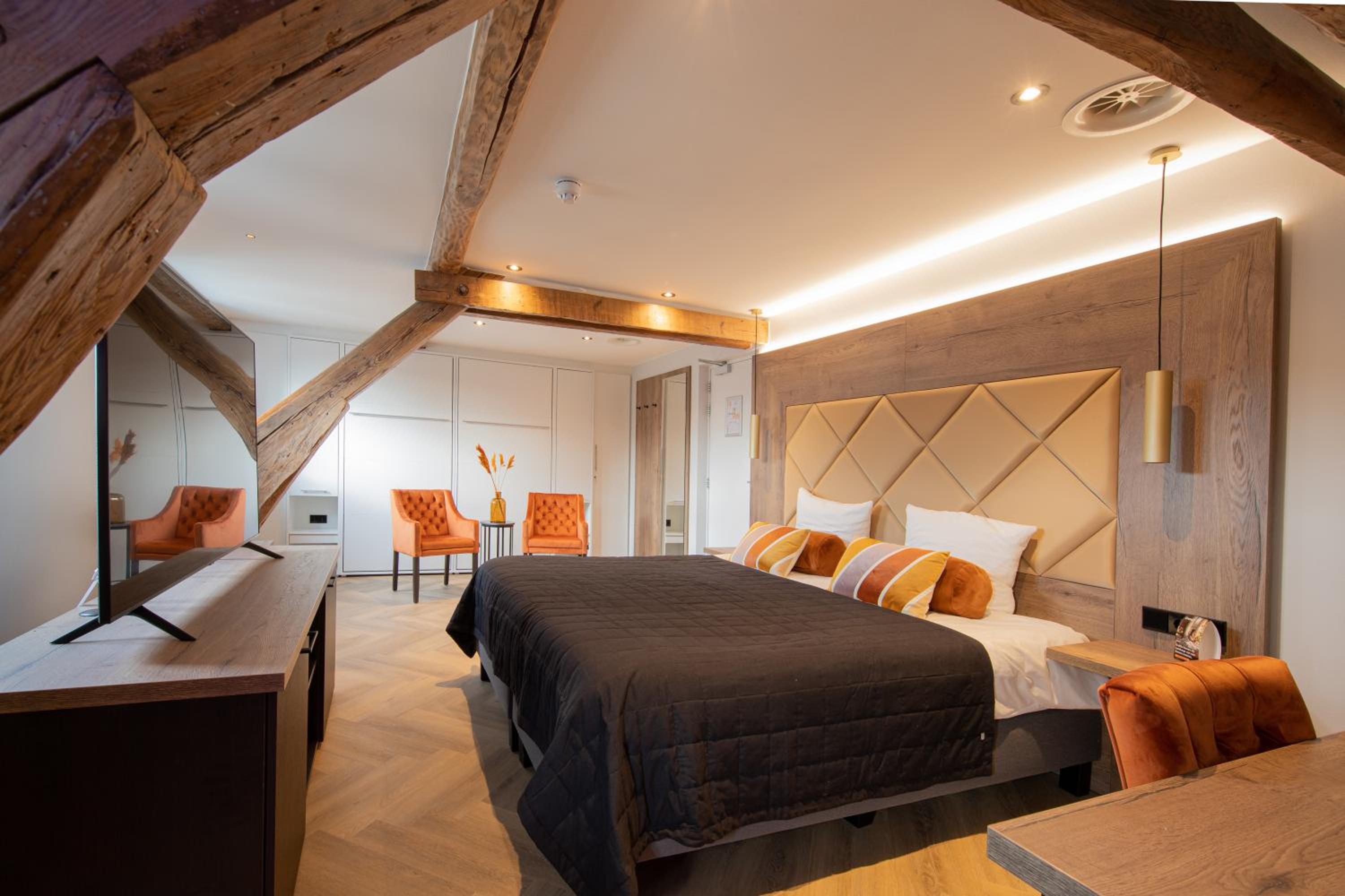 Superior Room with Spa Bath - Photo 8