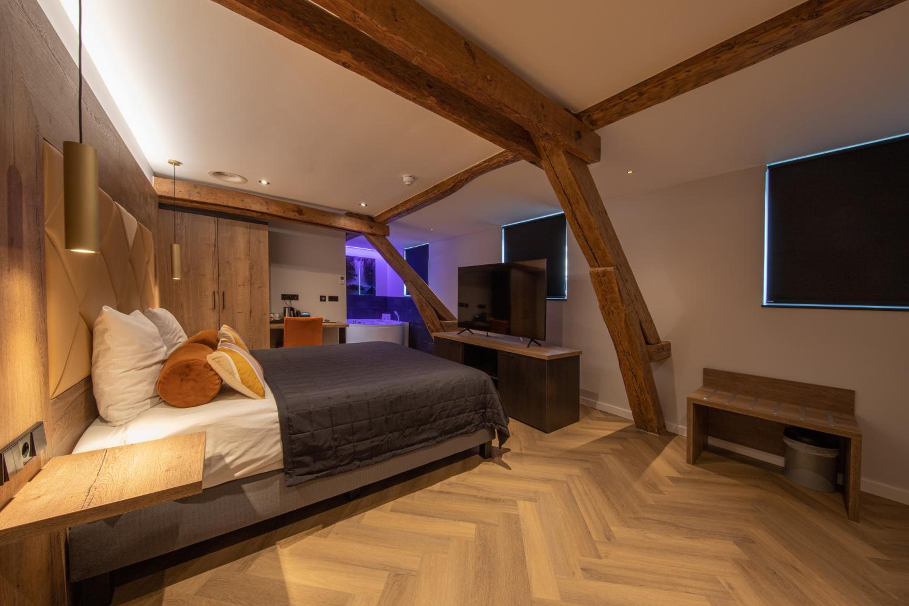 Superior Room with Spa Bath - Photo 7