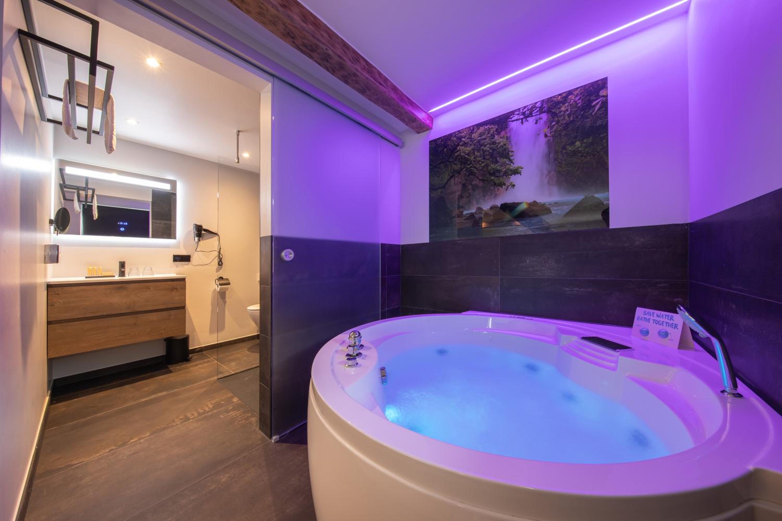 Superior Room with Spa Bath - Photo 6