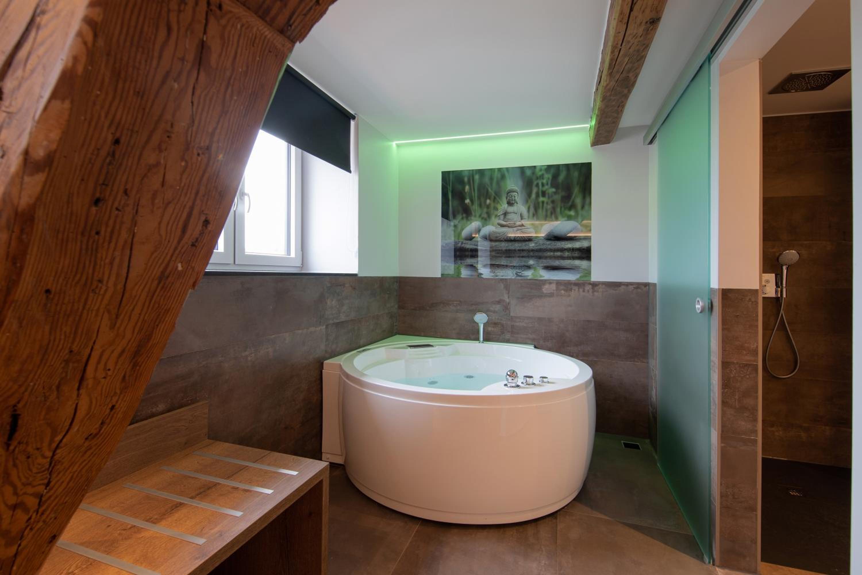 Superior Room with Spa Bath - Photo 11